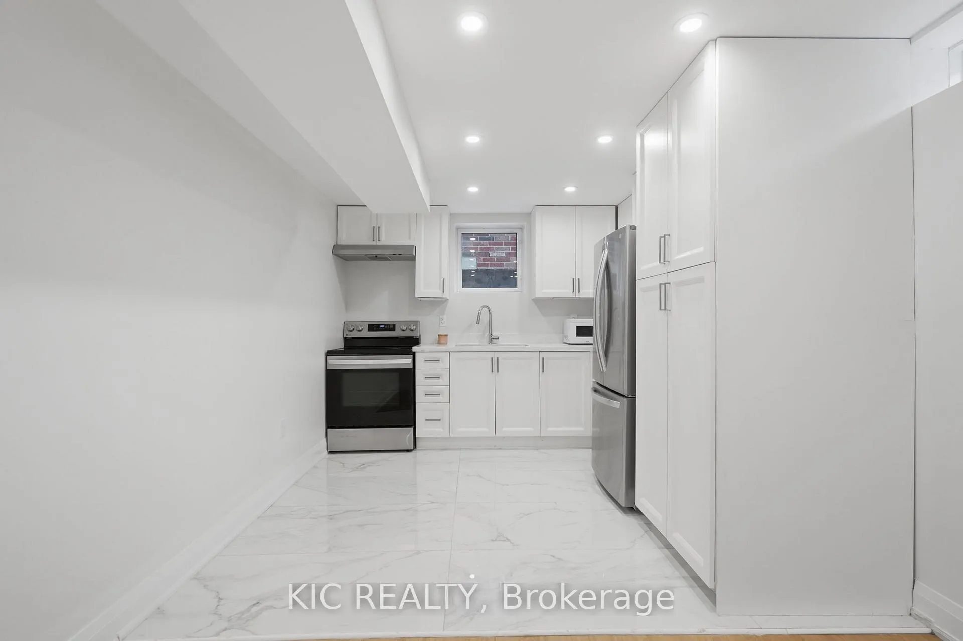 Photo 5 of Unit Basement, 38 Maple Crown Terrace, Barrie, Innis-Shore — HOMEH