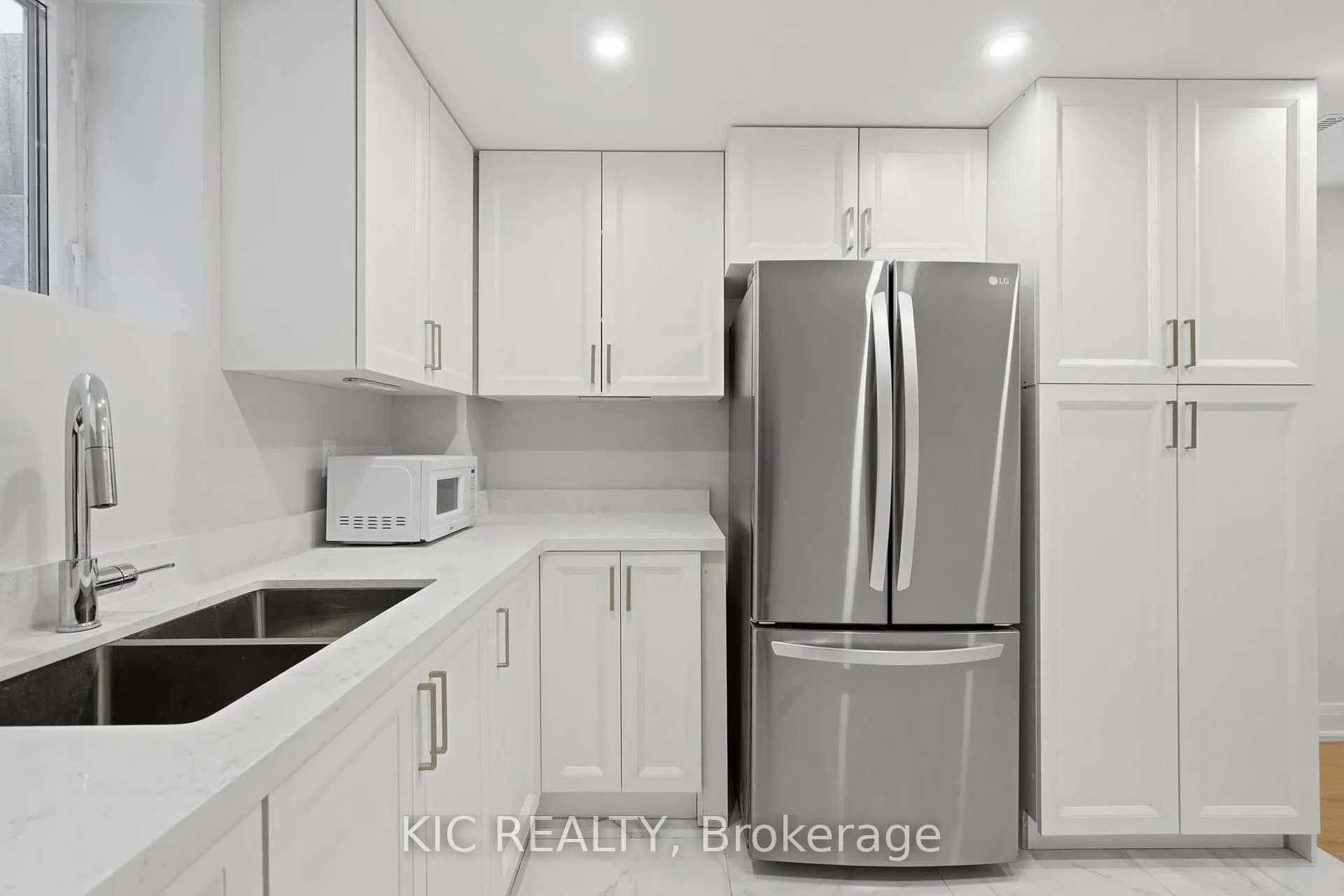 Photo 6 of Unit Basement, 38 Maple Crown Terrace, Barrie, Innis-Shore — HOMEH