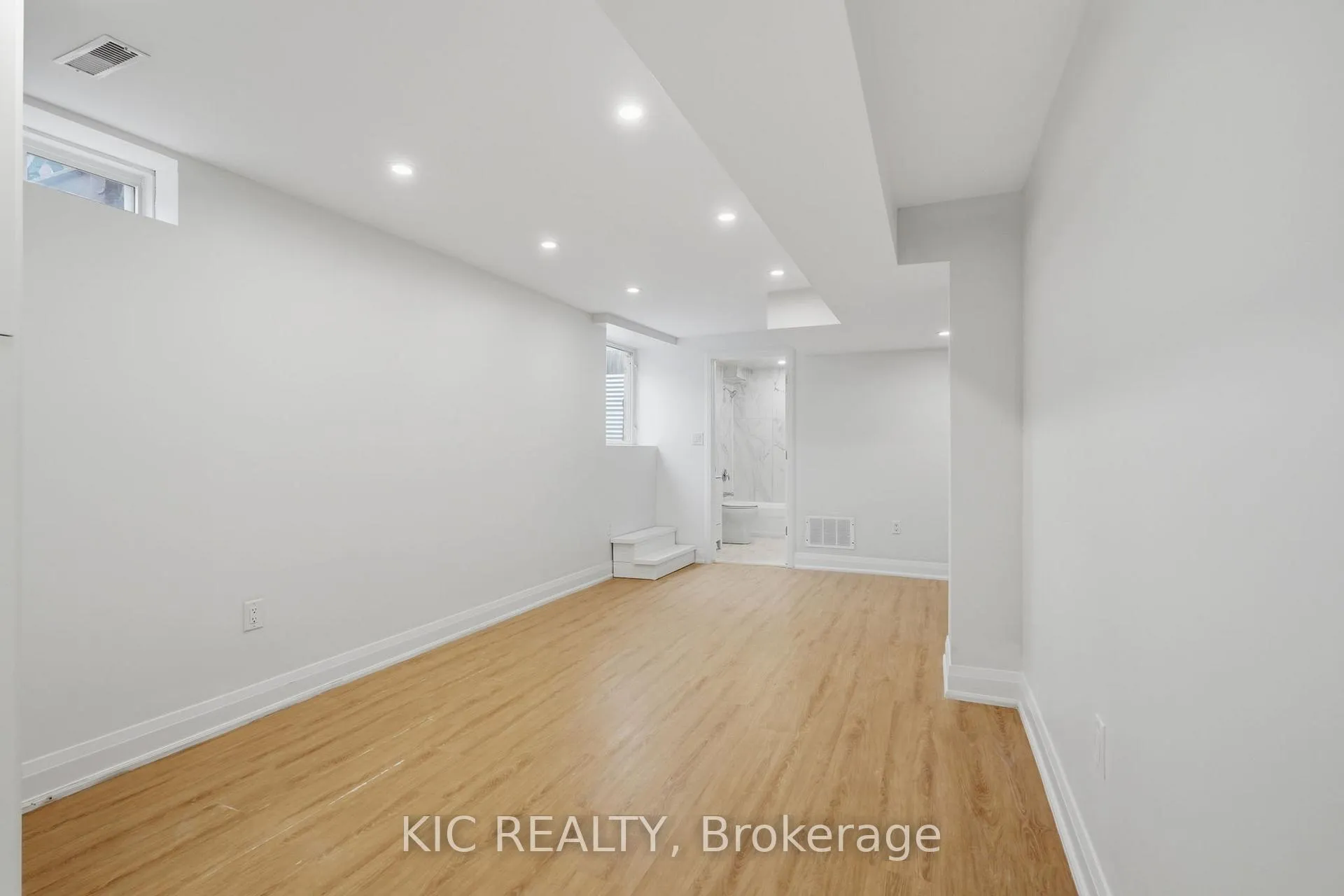 Photo 7 of Unit Basement, 38 Maple Crown Terrace, Barrie, Innis-Shore — HOMEH
