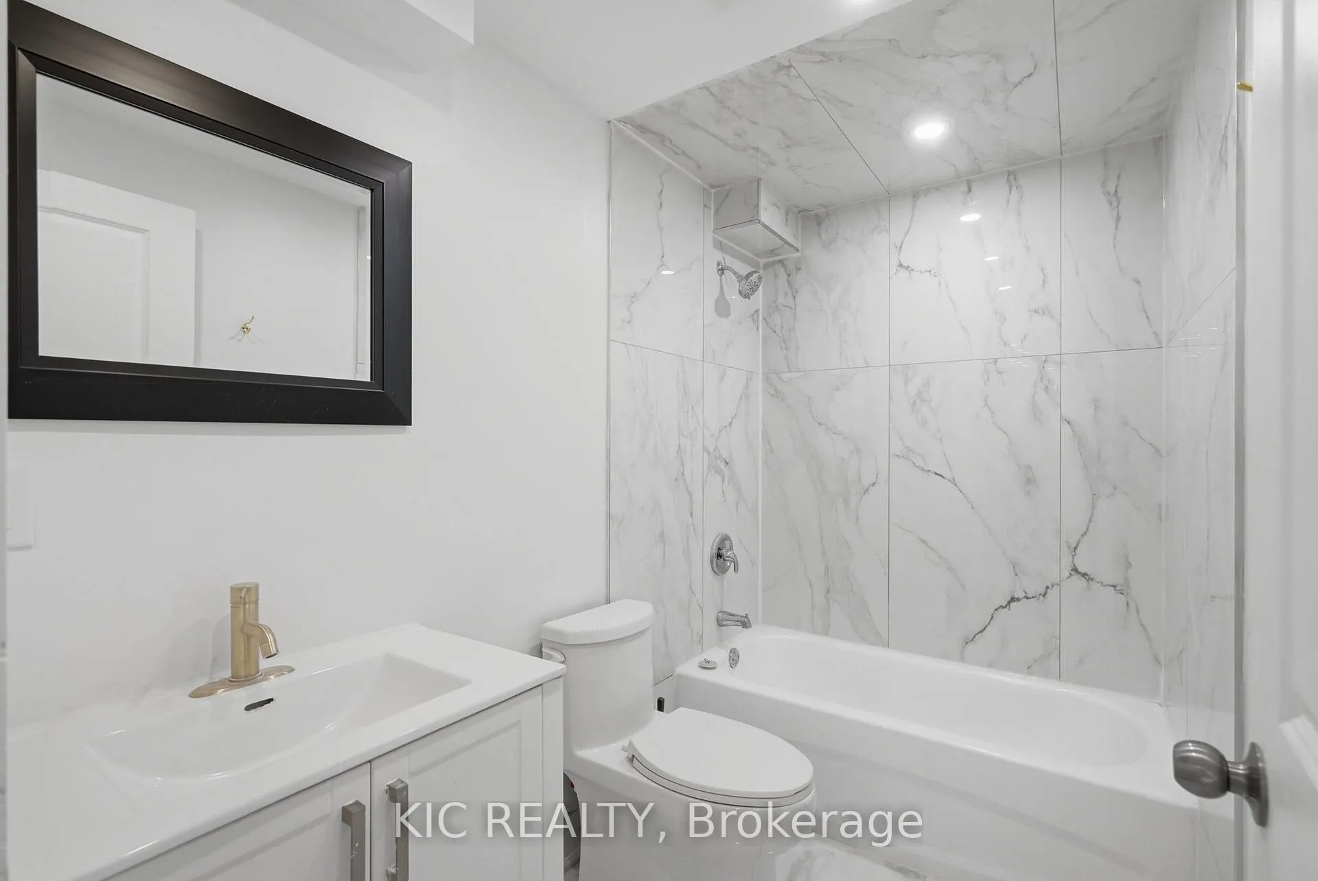 Photo 8 of Unit Basement, 38 Maple Crown Terrace, Barrie, Innis-Shore — HOMEH