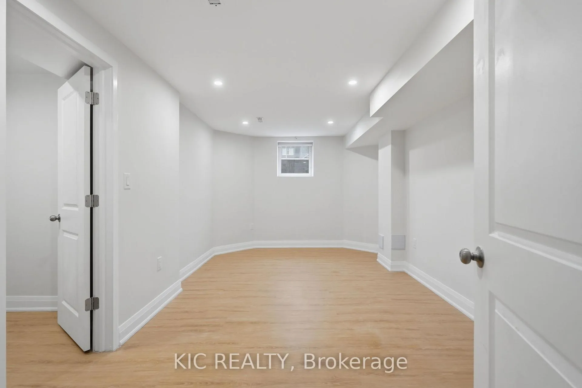 Photo 10 of Unit Basement, 38 Maple Crown Terrace, Barrie, Innis-Shore — HOMEH