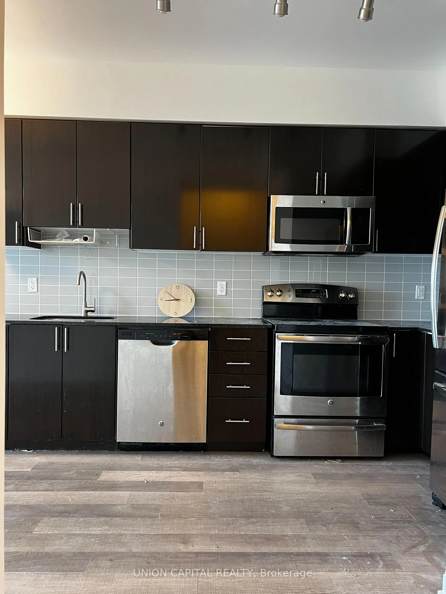 Photo 7 of Unit 420, 7167 Yonge Street, Markham, Grandview — HOMEH