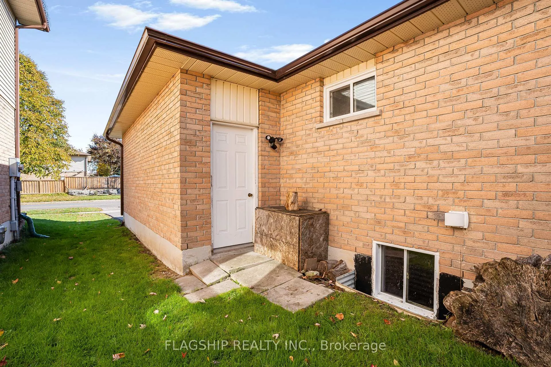 Photo 33 of 54 George Reynolds Drive, Clarington, Courtice — HOMEH