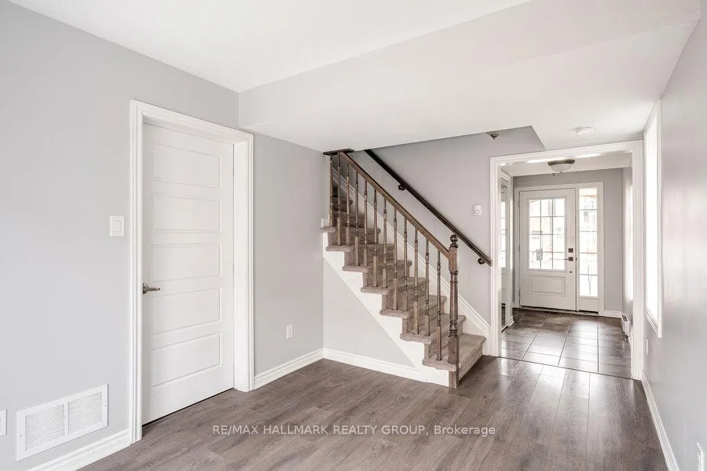 Photo 6 of 502 Coldwater Crescent, Ottawa, Kanata - Emerald Meadows/Trailwest — HOMEH