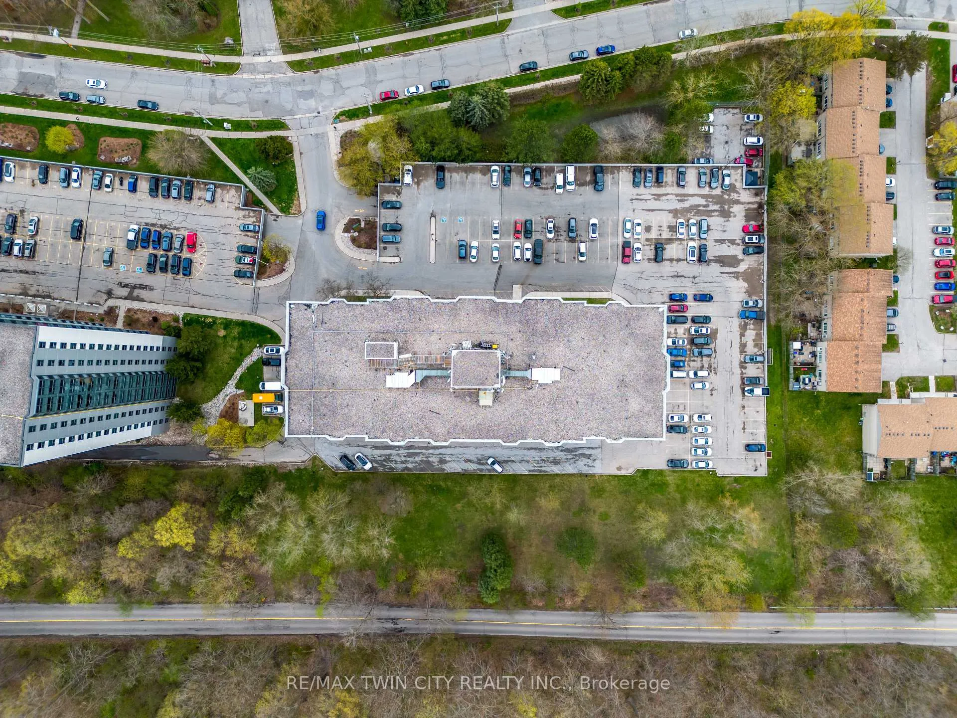 Photo 11 of Unit 502, 35 Green Valley Drive, Kitchener, Pioneer Park — HOMEH