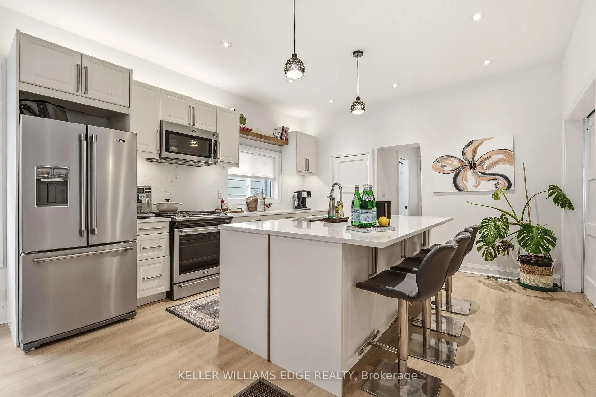 Photo 7 of 14 Holme Street, Brantford — HOMEH