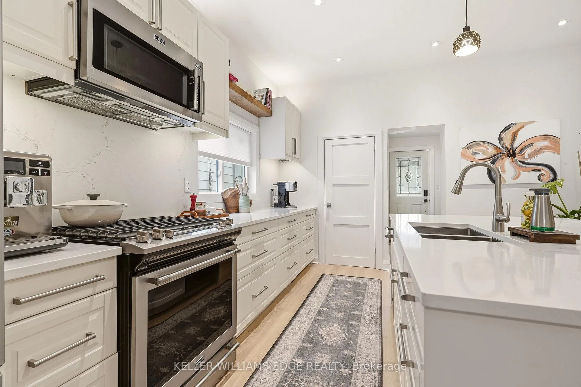 Photo 8 of 14 Holme Street, Brantford — HOMEH