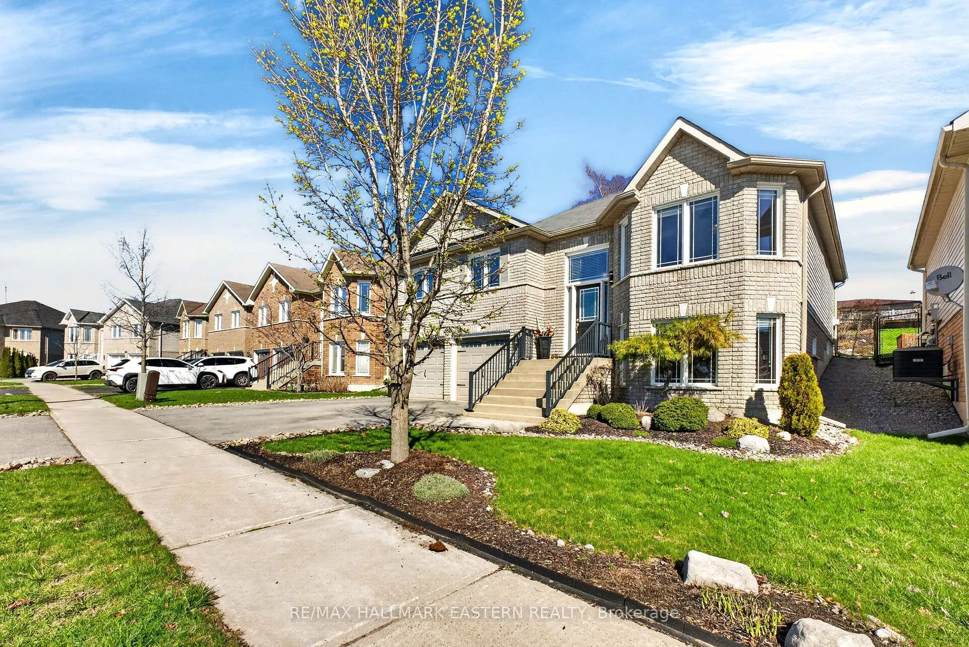 Photo 2 of 582 Clancy Crescent, Peterborough, Otonabee Ward 1 — HOMEH