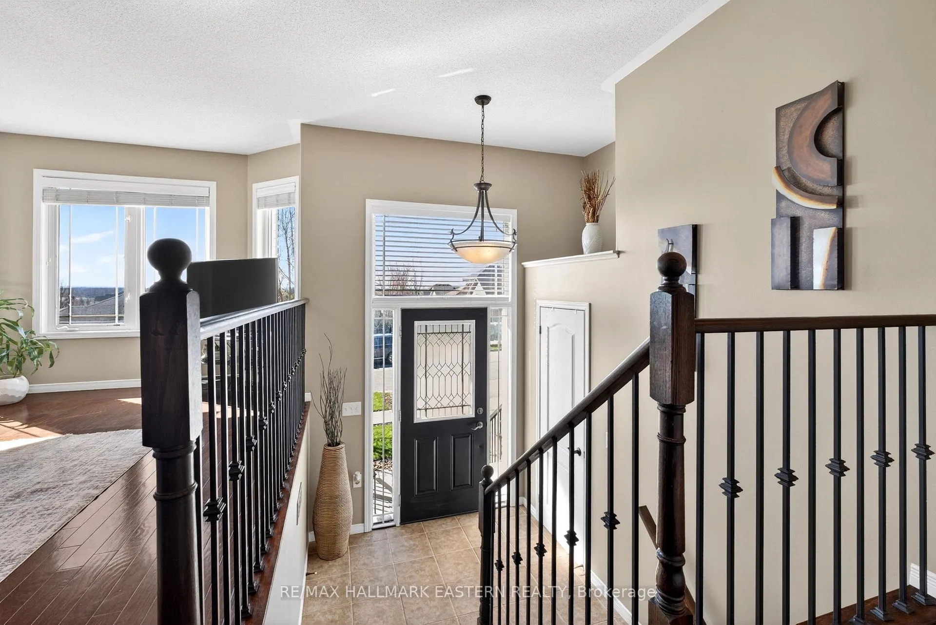 Photo 5 of 582 Clancy Crescent, Peterborough, Otonabee Ward 1 — HOMEH