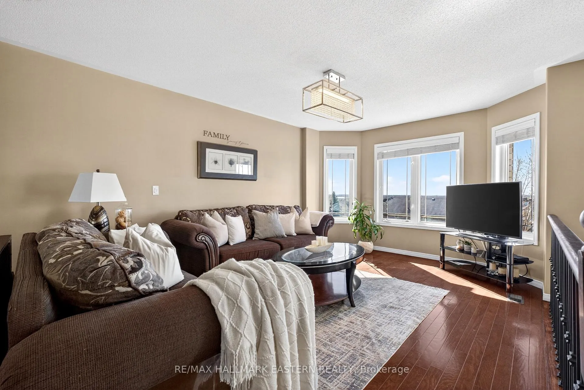 Photo 6 of 582 Clancy Crescent, Peterborough, Otonabee Ward 1 — HOMEH