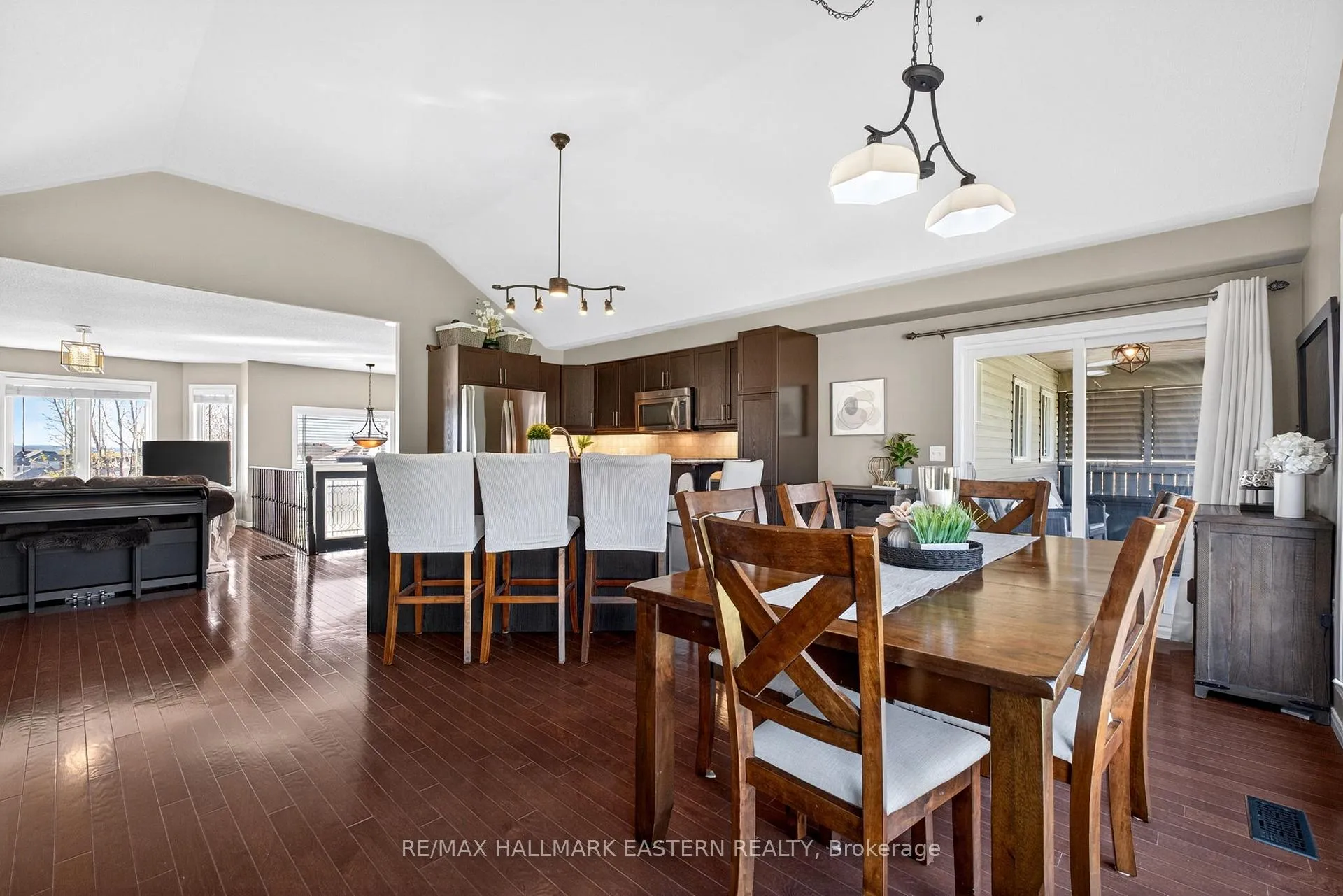 Photo 11 of 582 Clancy Crescent, Peterborough, Otonabee Ward 1 — HOMEH
