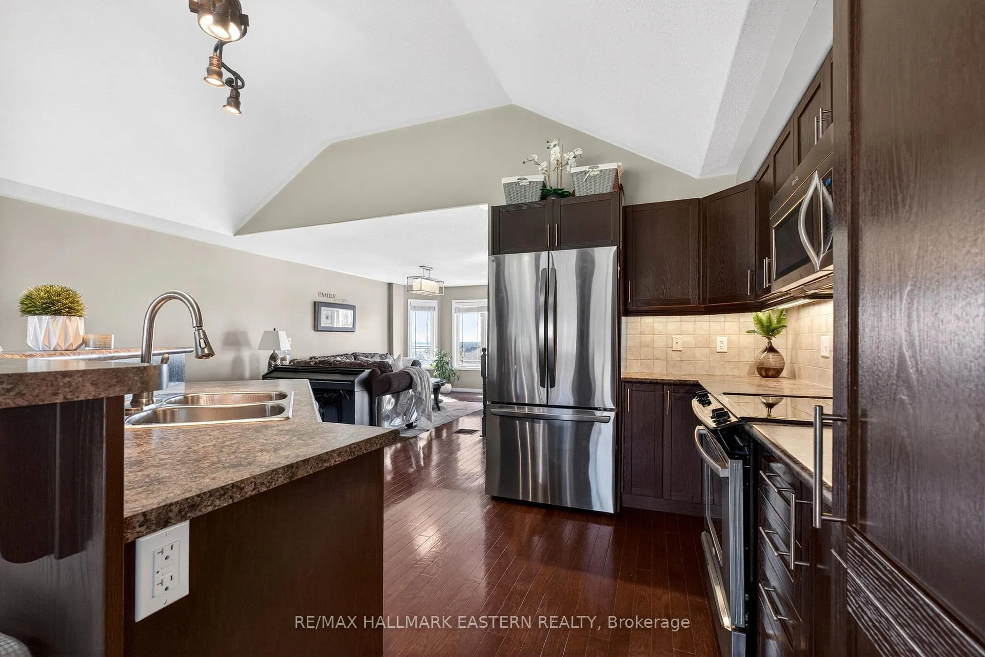 Photo 12 of 582 Clancy Crescent, Peterborough, Otonabee Ward 1 — HOMEH