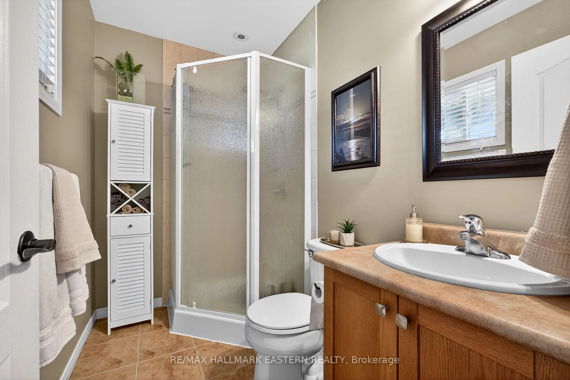 Photo 16 of 582 Clancy Crescent, Peterborough, Otonabee Ward 1 — HOMEH