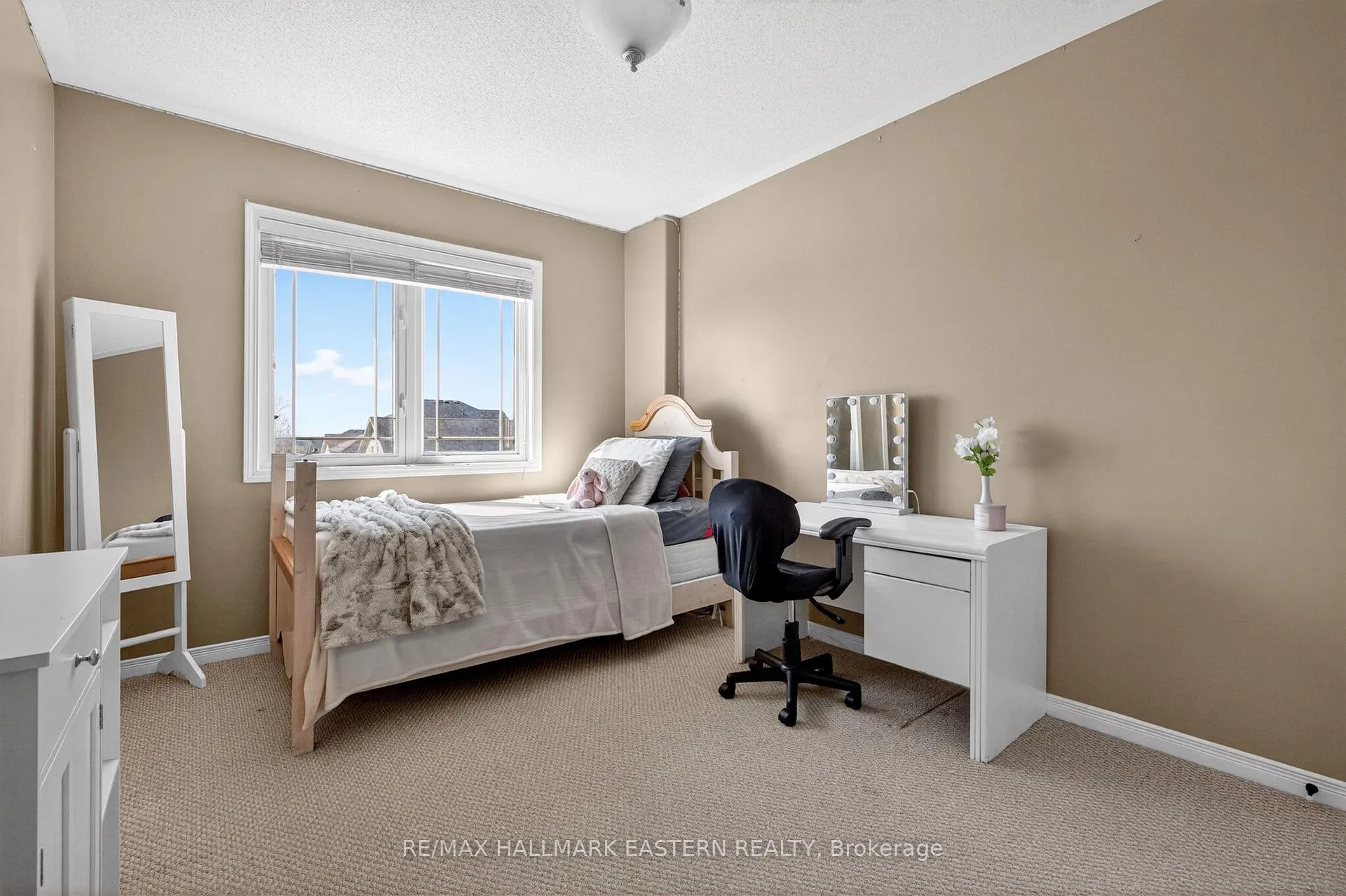 Photo 17 of 582 Clancy Crescent, Peterborough, Otonabee Ward 1 — HOMEH