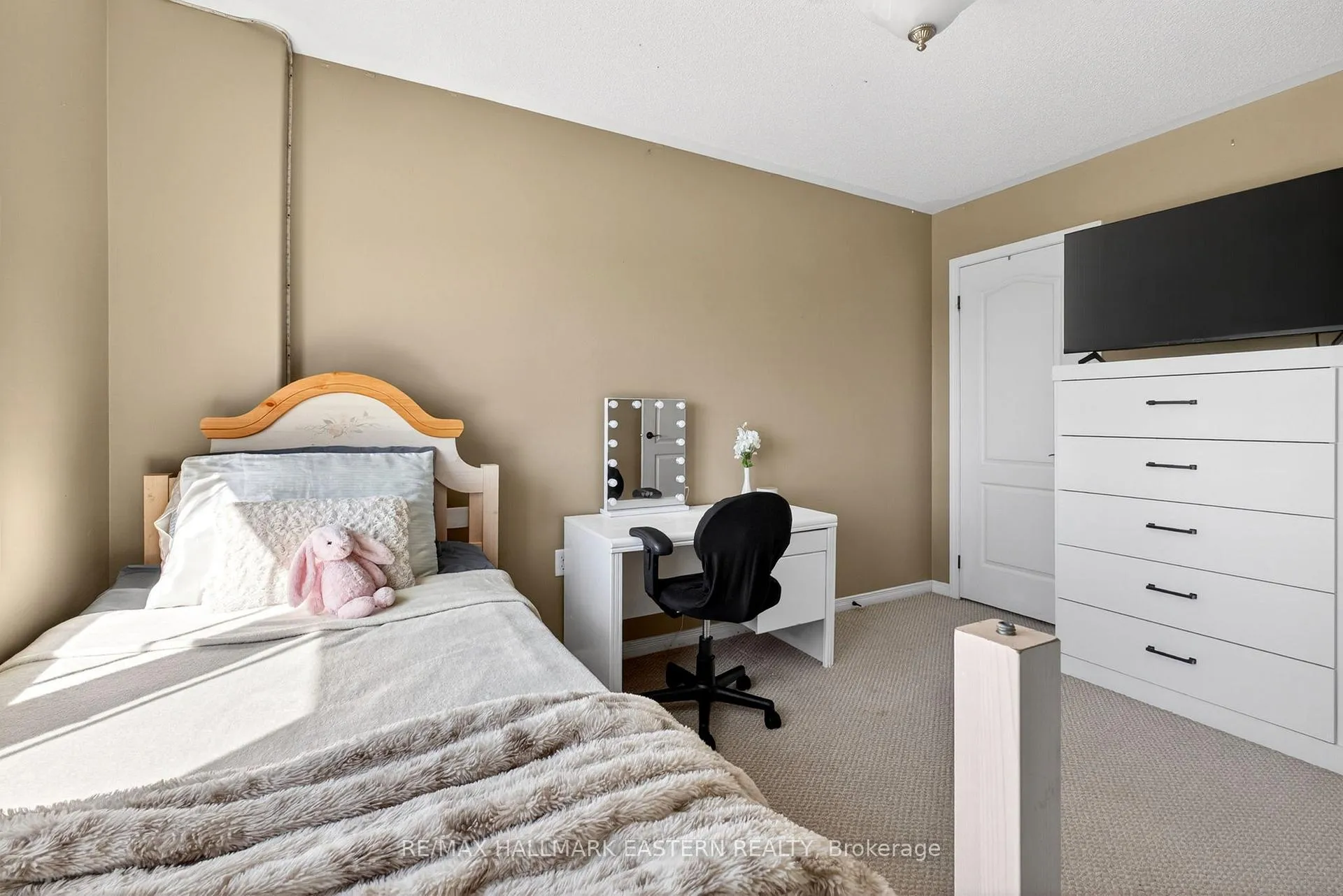 Photo 18 of 582 Clancy Crescent, Peterborough, Otonabee Ward 1 — HOMEH
