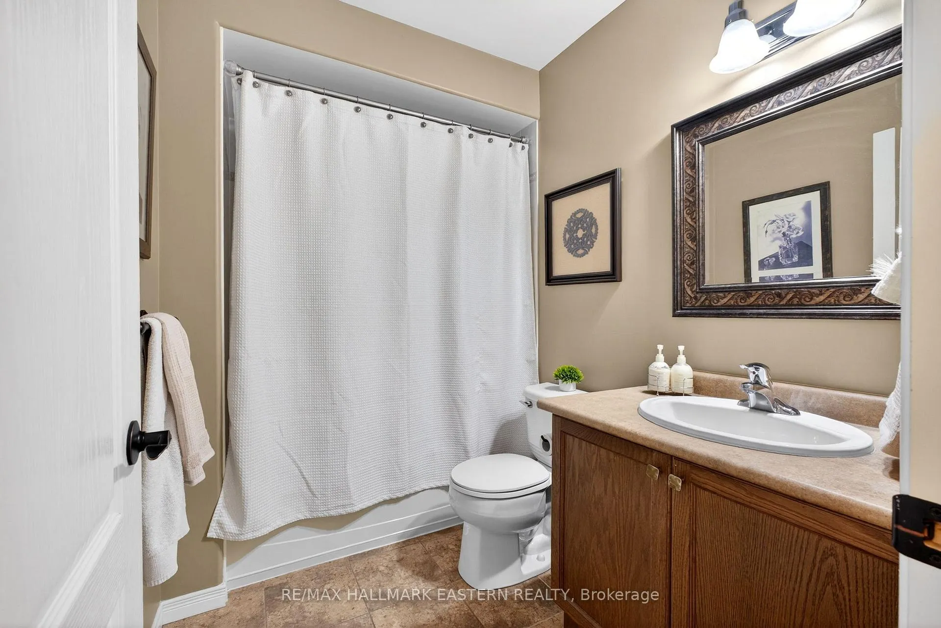 Photo 19 of 582 Clancy Crescent, Peterborough, Otonabee Ward 1 — HOMEH