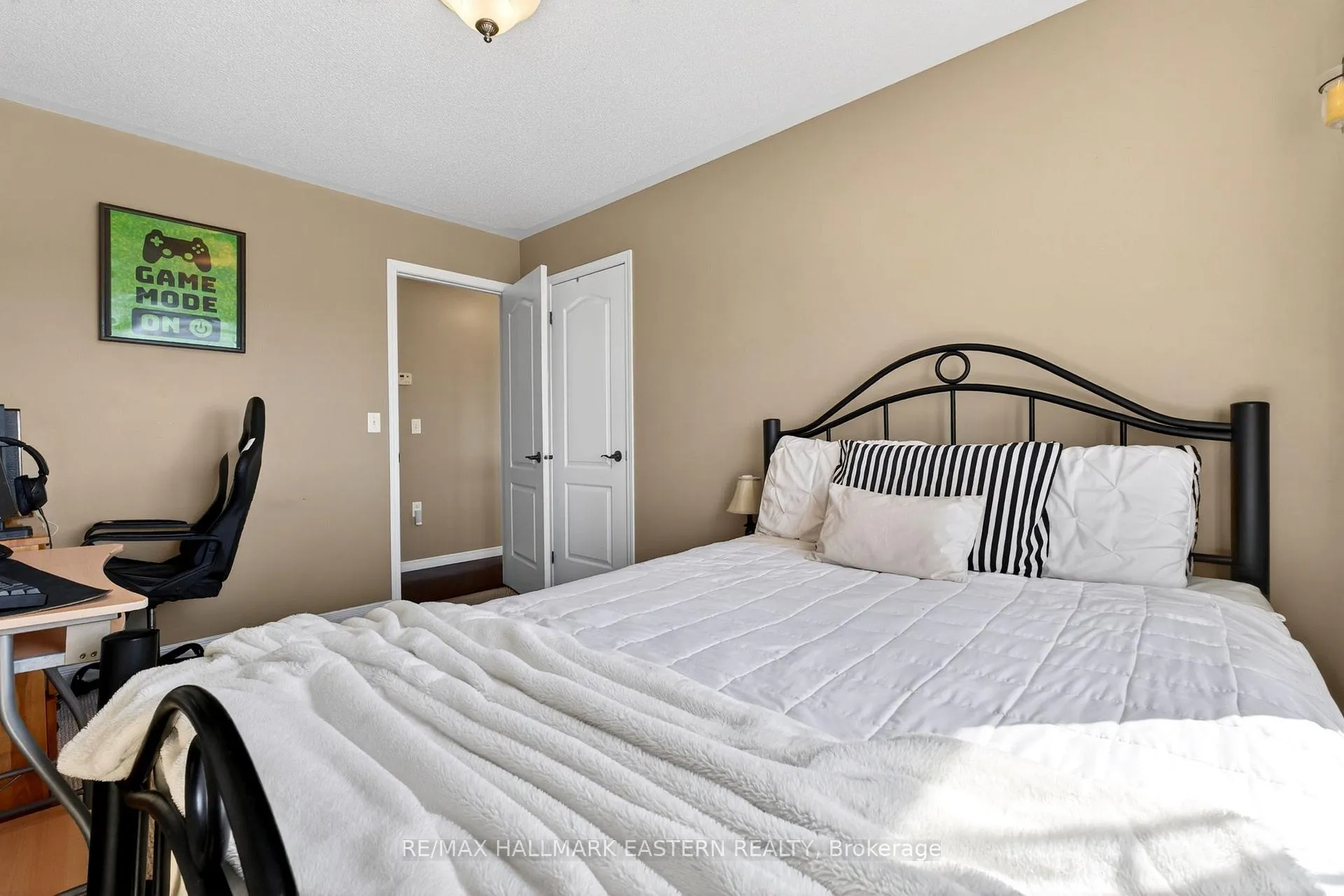 Photo 21 of 582 Clancy Crescent, Peterborough, Otonabee Ward 1 — HOMEH