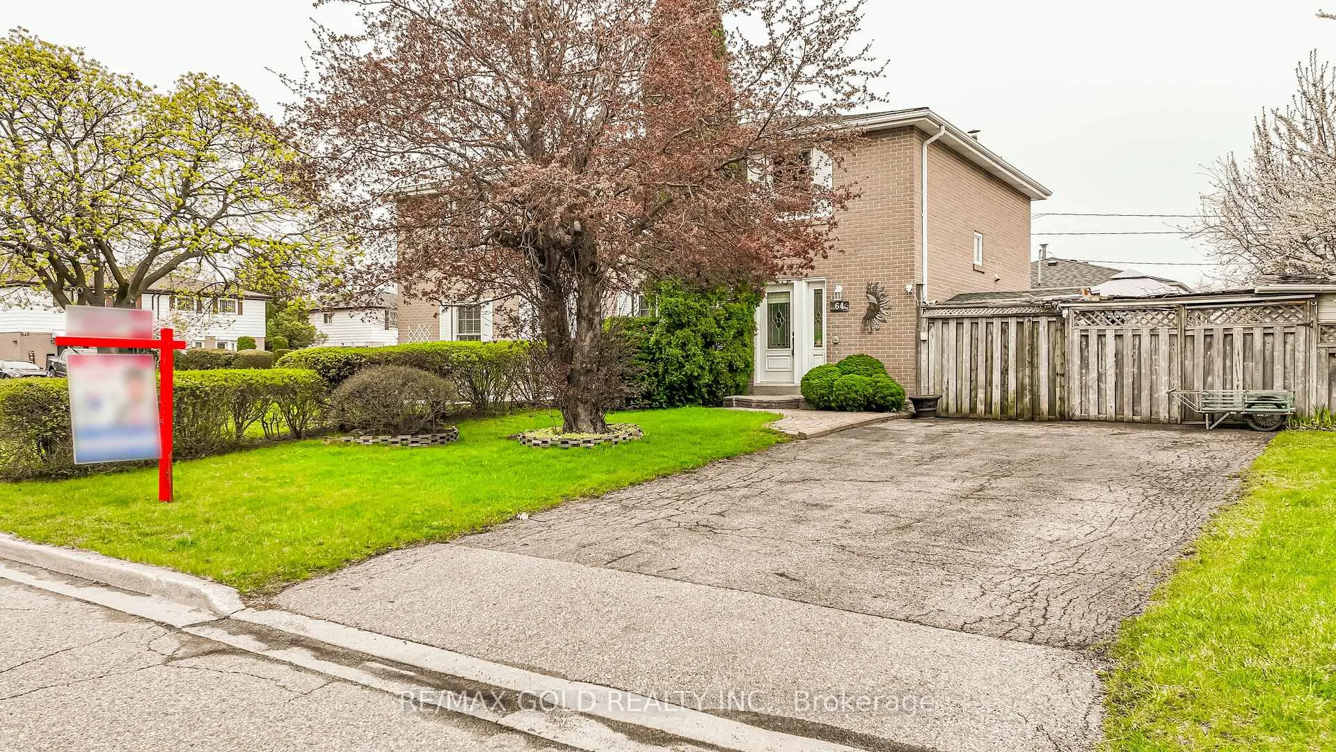 Photo 2 of 64 Dalraith Crescent, Brampton, Southgate — HOMEH