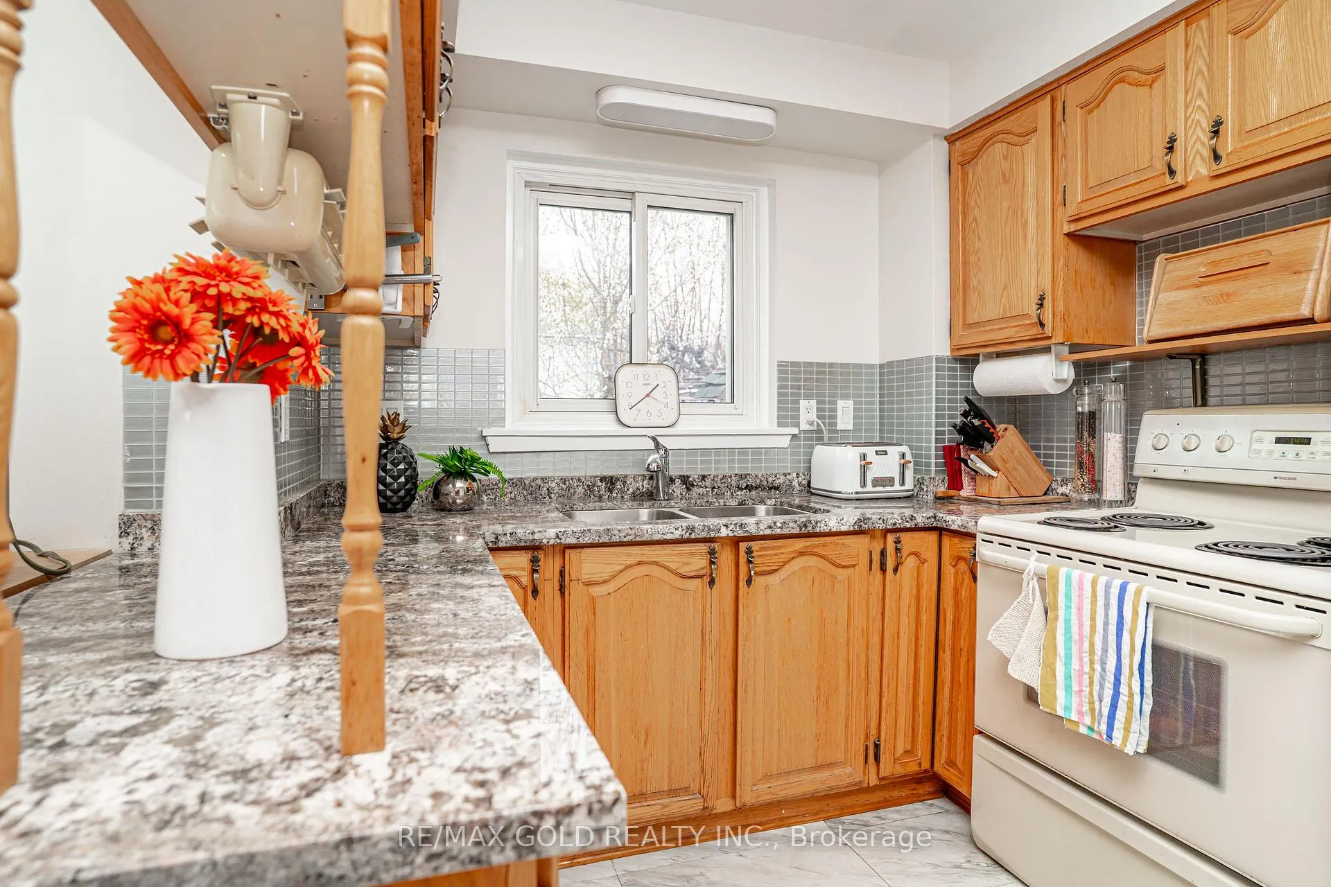Photo 16 of 64 Dalraith Crescent, Brampton, Southgate — HOMEH