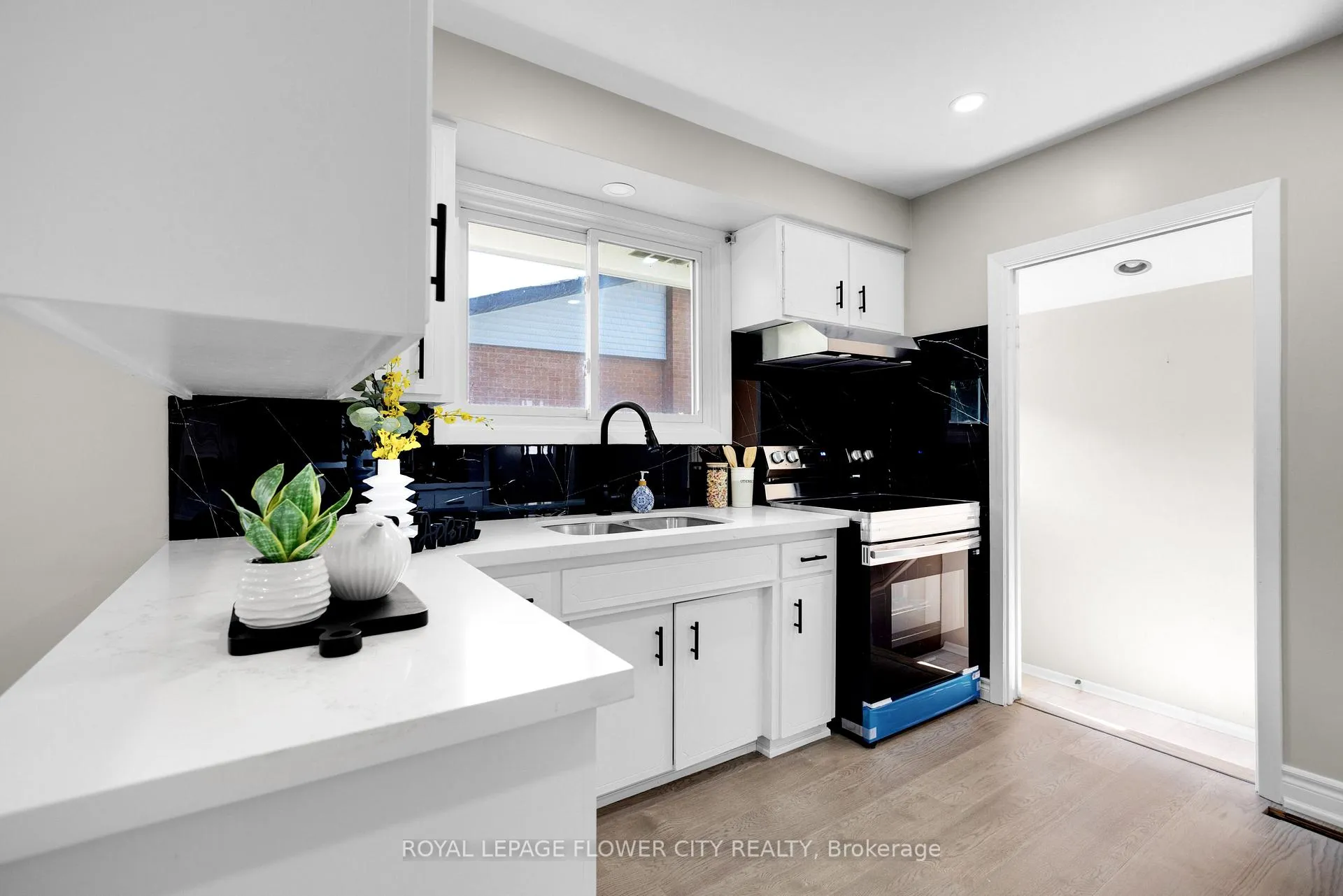 Photo 13 of 470 Franklin Street N, Kitchener — HOMEH
