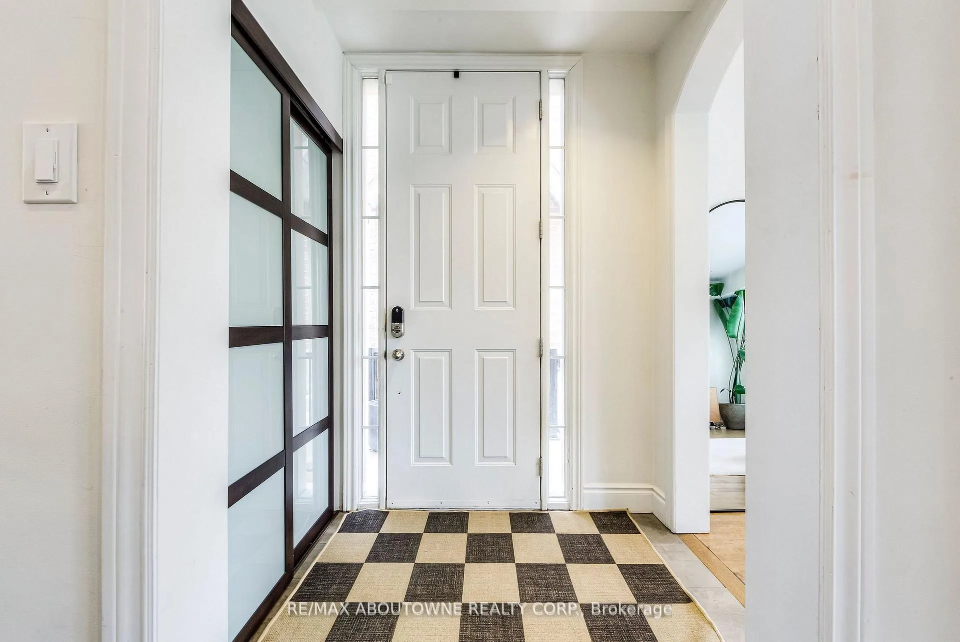 Photo 3 of 321 Dalesford Road, Etobicoke, Stonegate-Queensway — HOMEH
