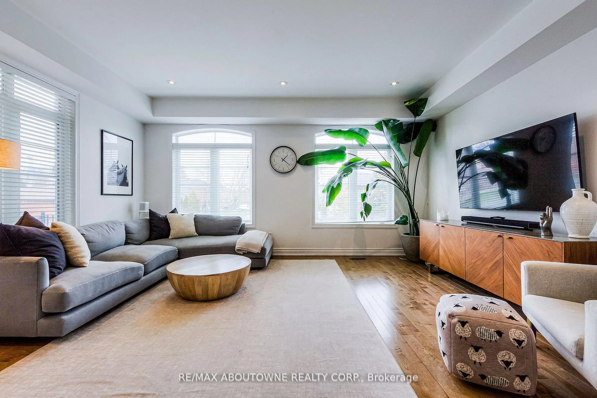 Photo 4 of 321 Dalesford Road, Etobicoke, Stonegate-Queensway — HOMEH