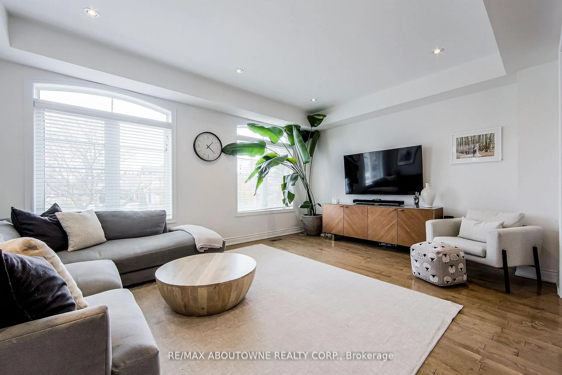 Photo 5 of 321 Dalesford Road, Etobicoke, Stonegate-Queensway — HOMEH