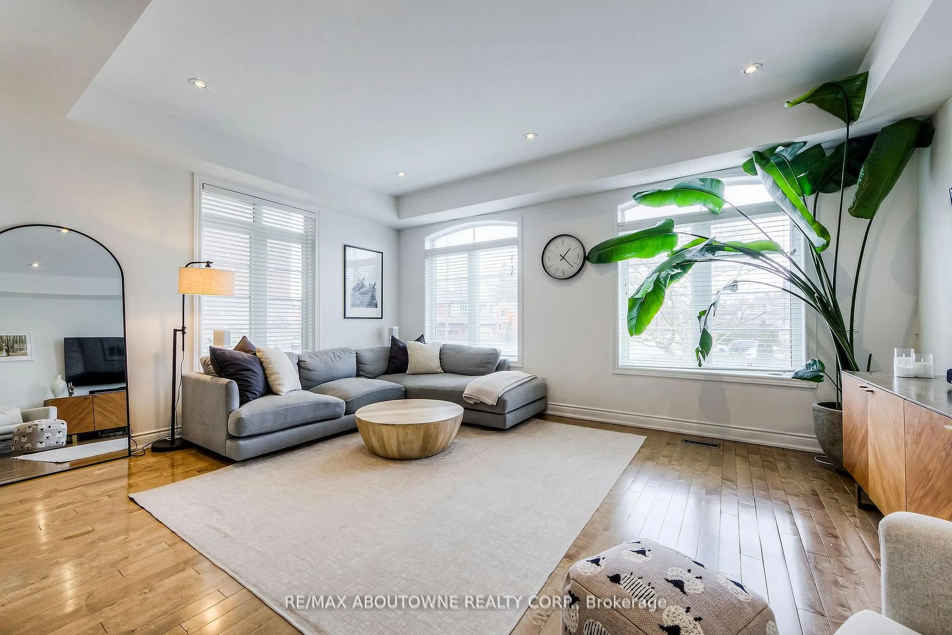Photo 6 of 321 Dalesford Road, Etobicoke, Stonegate-Queensway — HOMEH