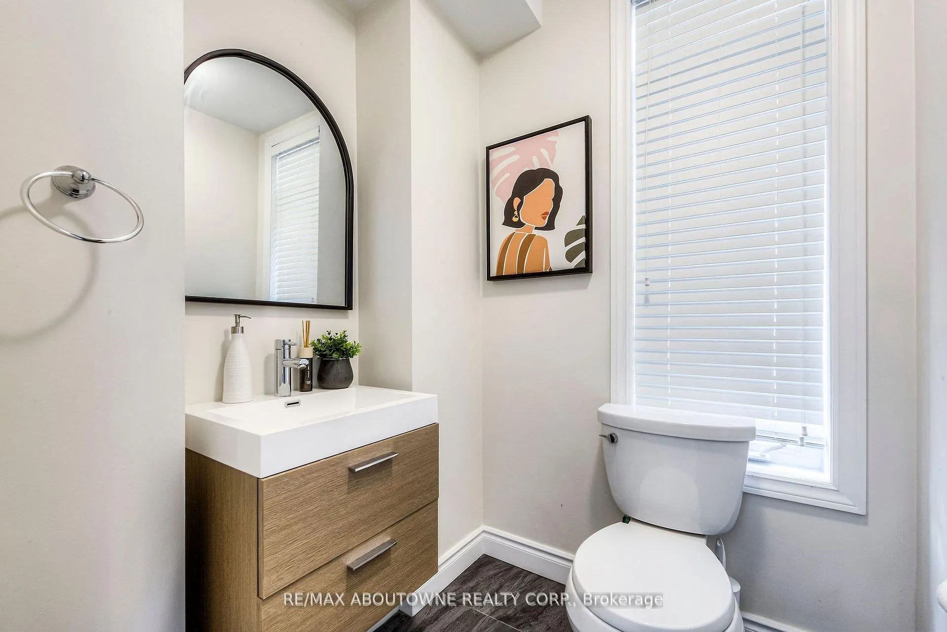 Photo 8 of 321 Dalesford Road, Etobicoke, Stonegate-Queensway — HOMEH