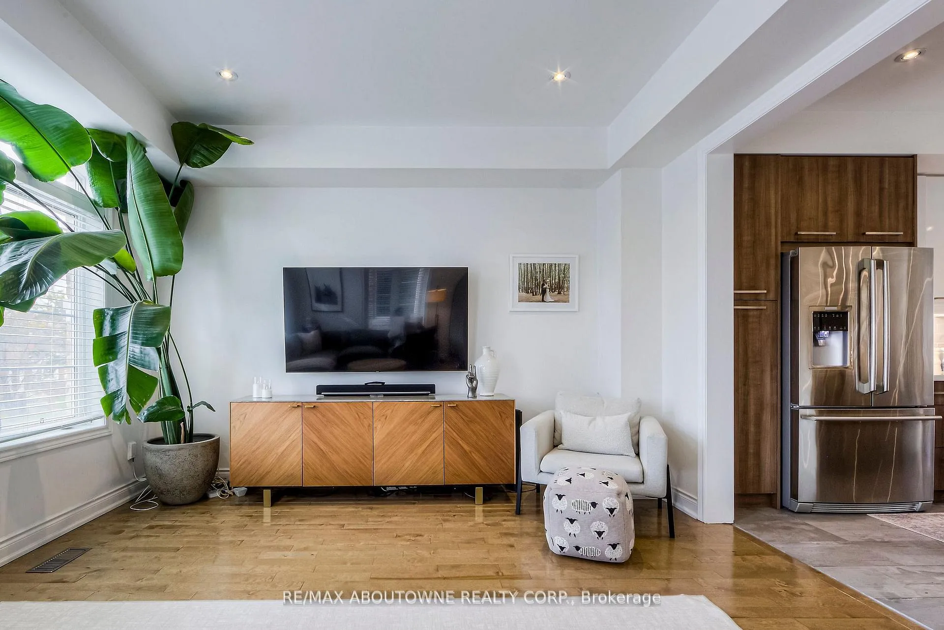 Photo 9 of 321 Dalesford Road, Etobicoke, Stonegate-Queensway — HOMEH