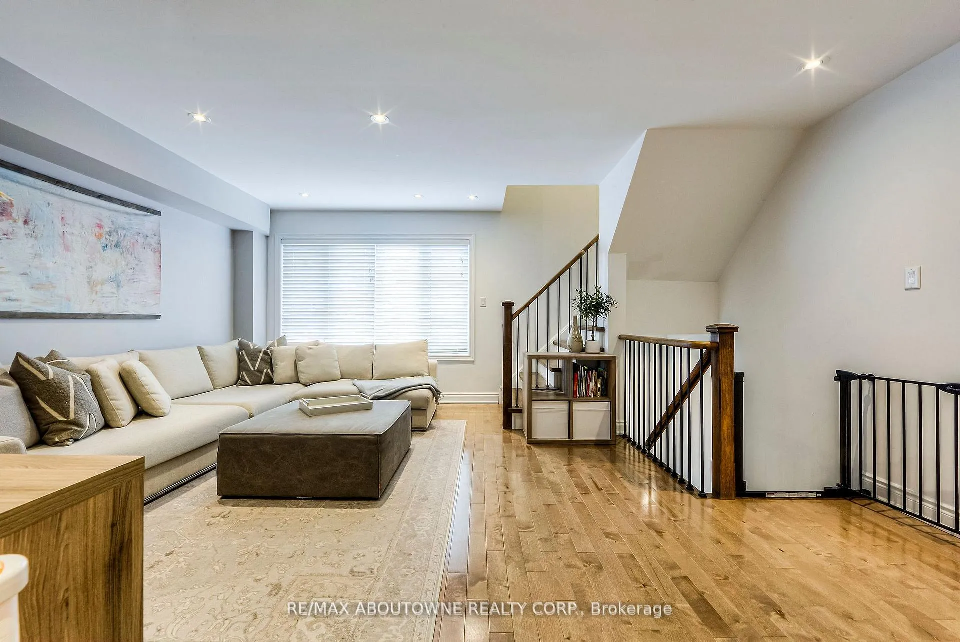 Photo 23 of 321 Dalesford Road, Etobicoke, Stonegate-Queensway — HOMEH