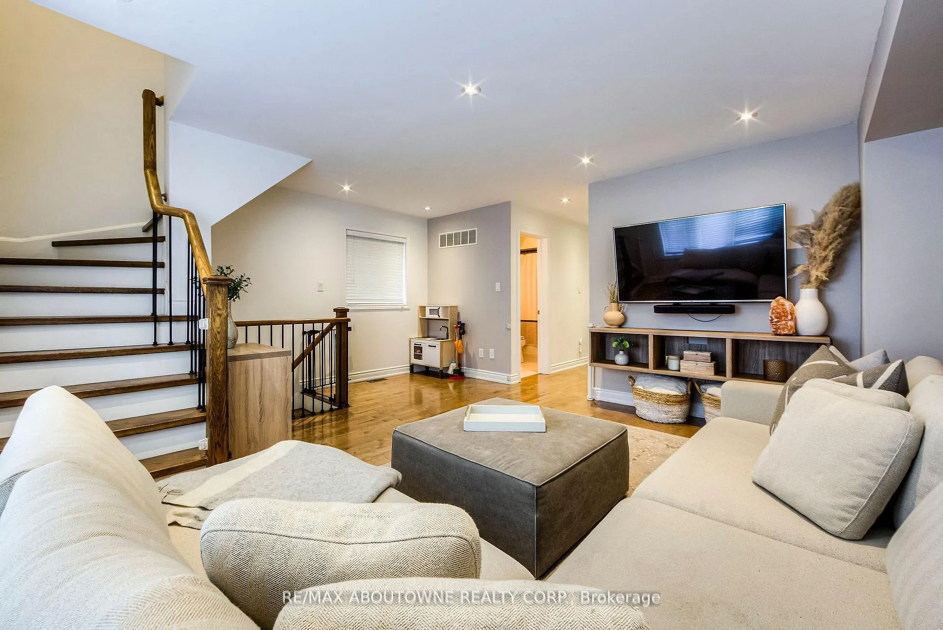 Photo 25 of 321 Dalesford Road, Etobicoke, Stonegate-Queensway — HOMEH