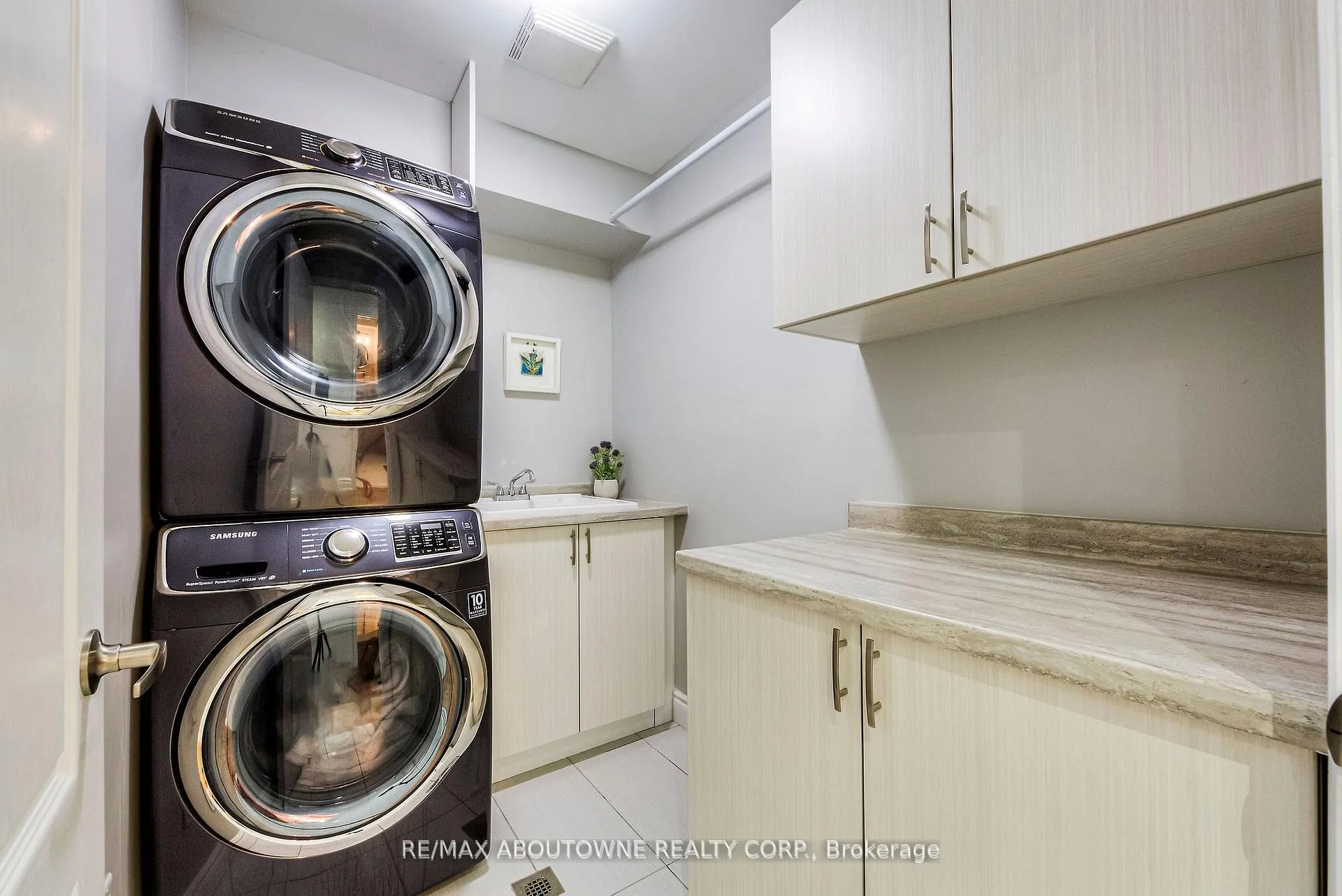 Photo 28 of 321 Dalesford Road, Etobicoke, Stonegate-Queensway — HOMEH