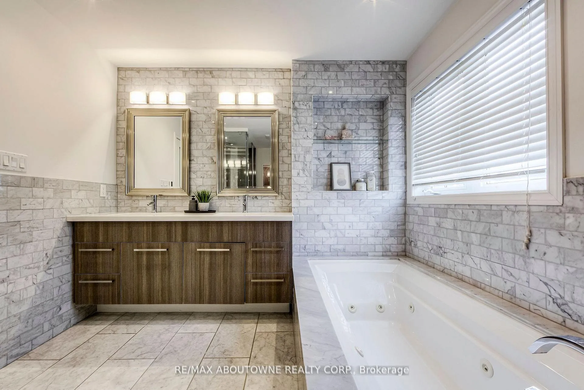 Photo 32 of 321 Dalesford Road, Etobicoke, Stonegate-Queensway — HOMEH