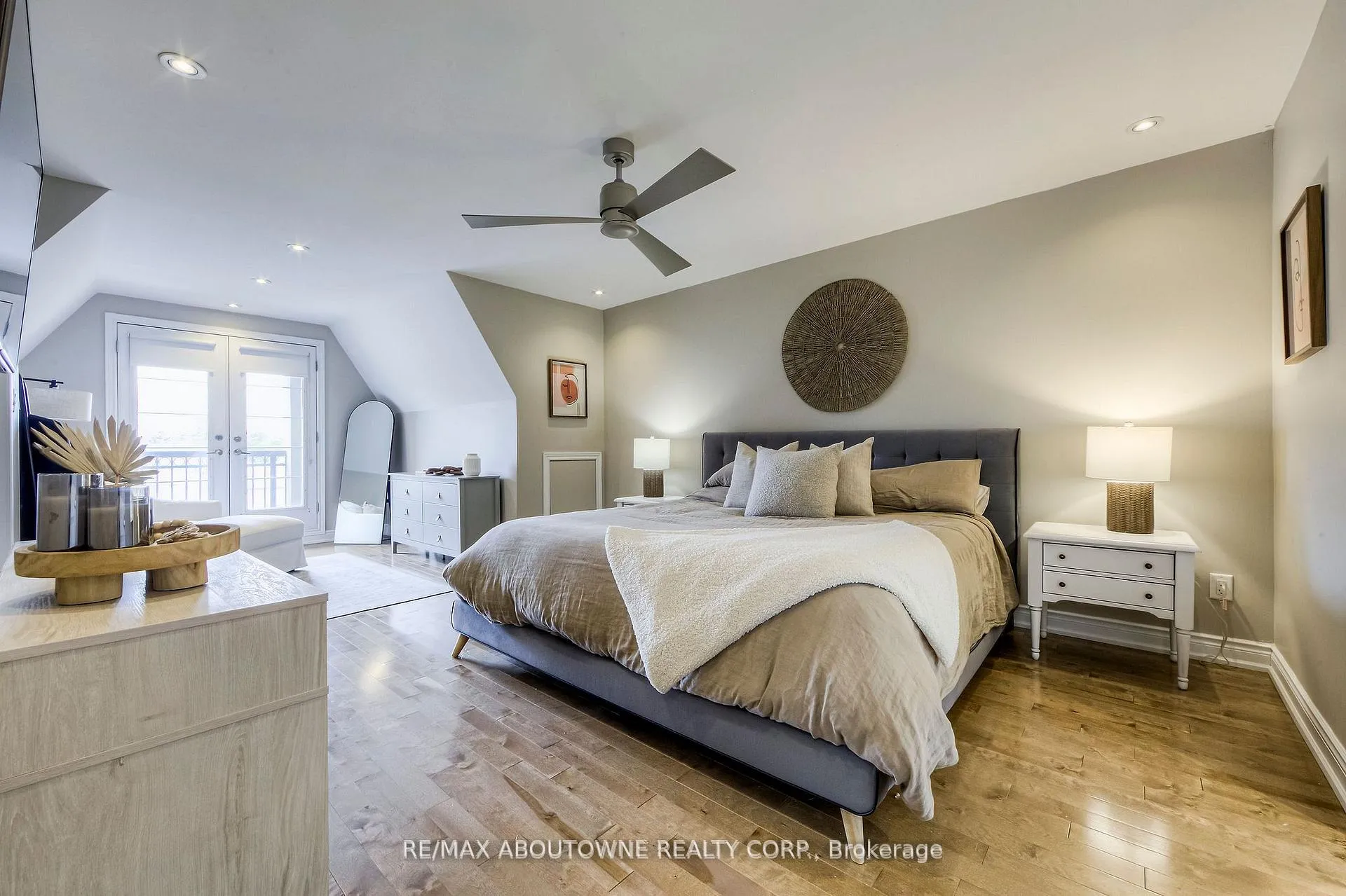 Photo 33 of 321 Dalesford Road, Etobicoke, Stonegate-Queensway — HOMEH