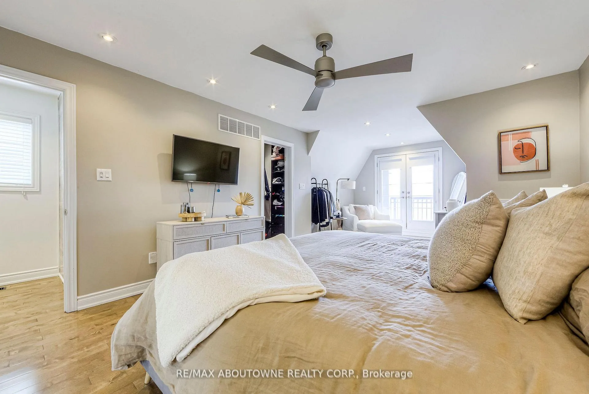 Photo 34 of 321 Dalesford Road, Etobicoke, Stonegate-Queensway — HOMEH