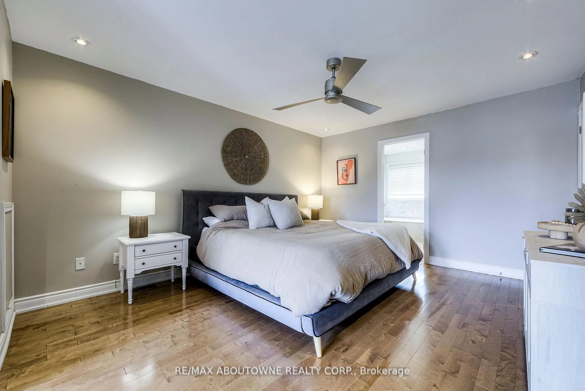Photo 36 of 321 Dalesford Road, Etobicoke, Stonegate-Queensway — HOMEH