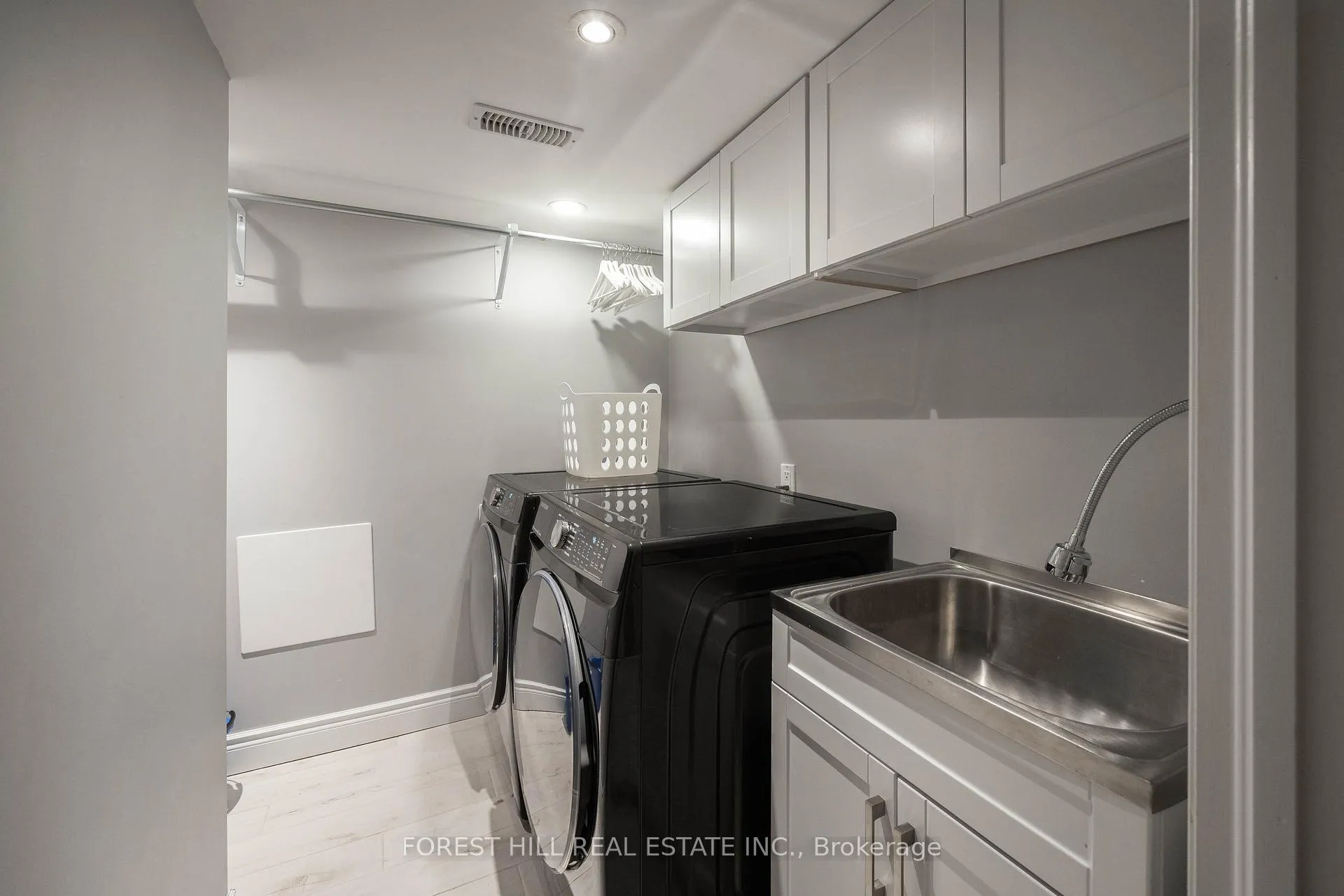 Photo 38 of 97 Bristlewood Crescent, Vaughan, Patterson — HOMEH