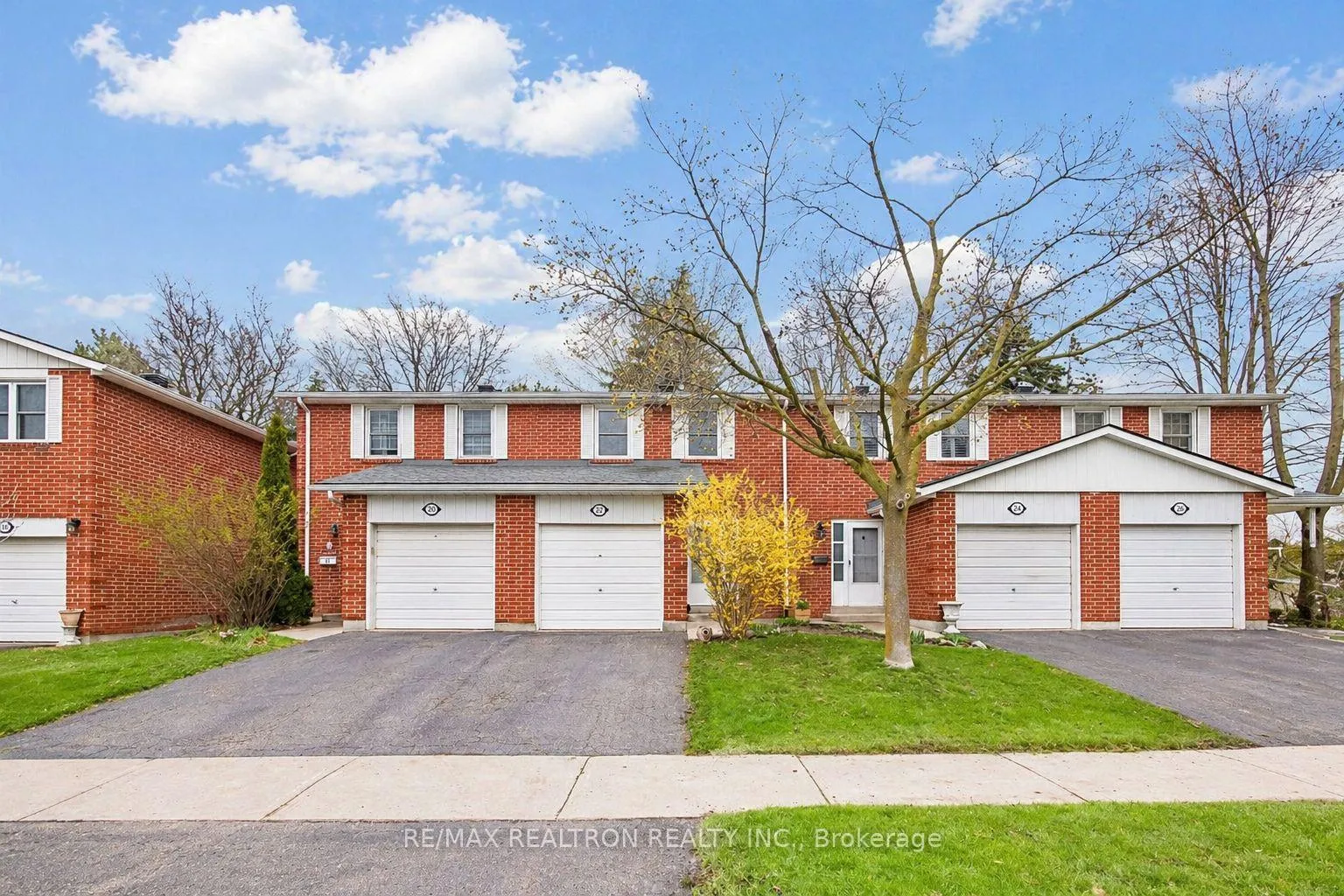 Photo 1 of 22 Porterfield Crescent, Markham, Aileen-Willowbrook — HOMEH
