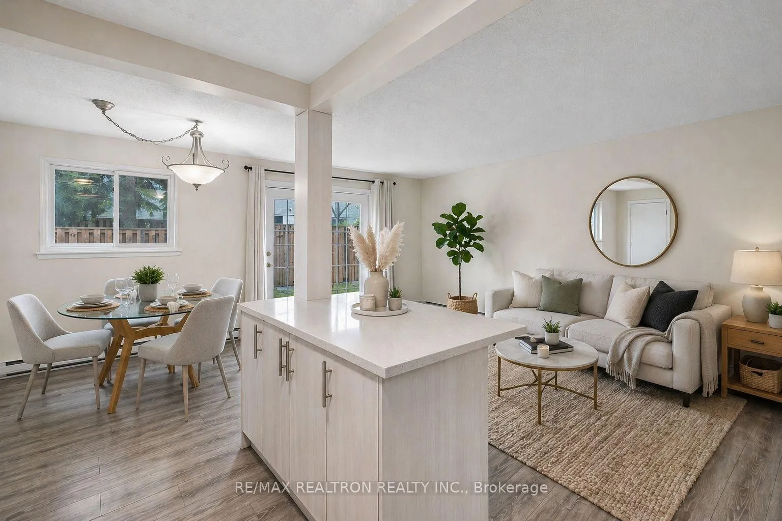 Photo 8 of 22 Porterfield Crescent, Markham, Aileen-Willowbrook — HOMEH