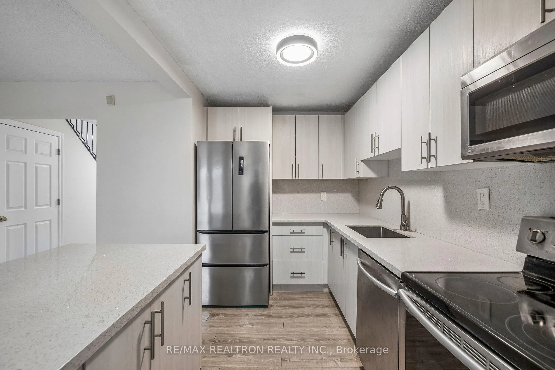 Photo 10 of 22 Porterfield Crescent, Markham, Aileen-Willowbrook — HOMEH