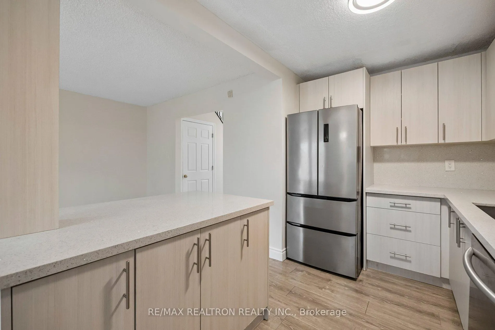 Photo 12 of 22 Porterfield Crescent, Markham, Aileen-Willowbrook — HOMEH