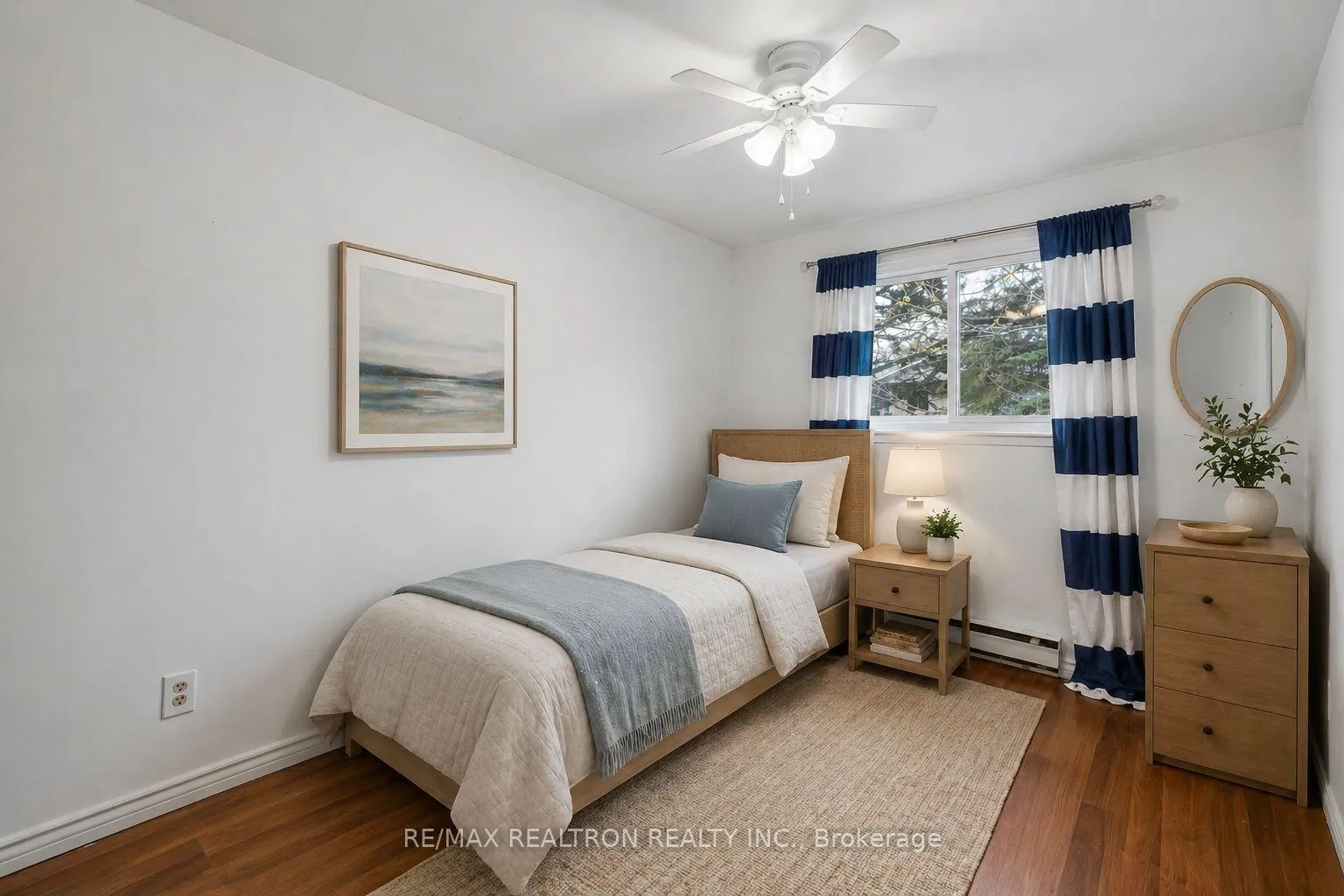 Photo 14 of 22 Porterfield Crescent, Markham, Aileen-Willowbrook — HOMEH