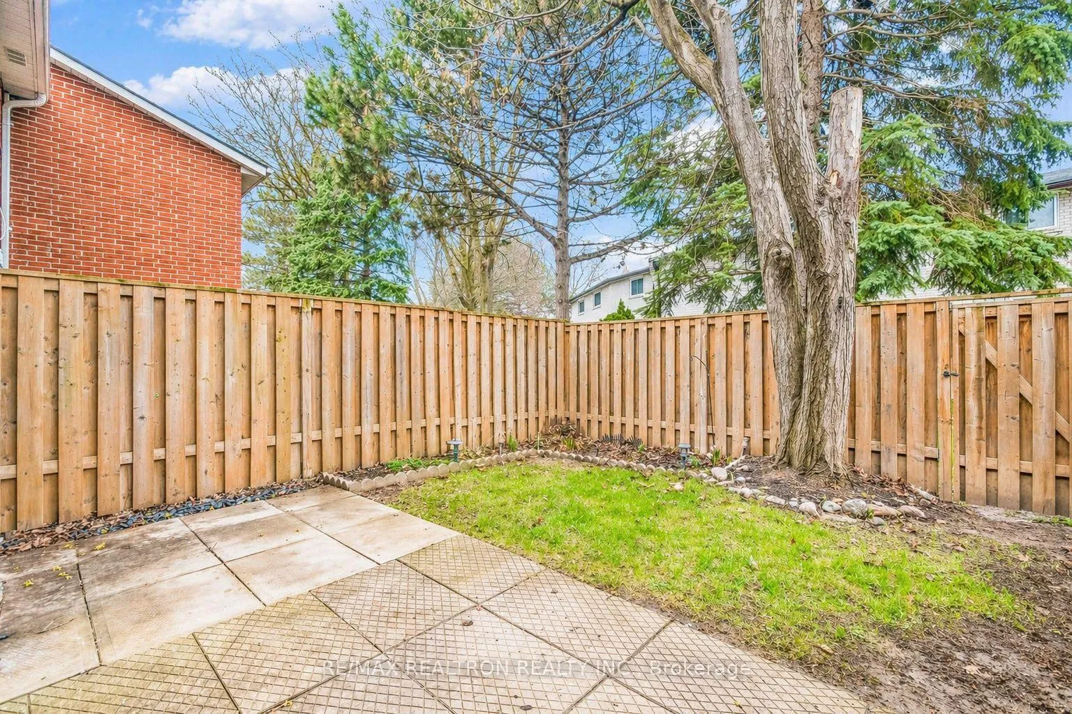 Photo 19 of 22 Porterfield Crescent, Markham, Aileen-Willowbrook — HOMEH
