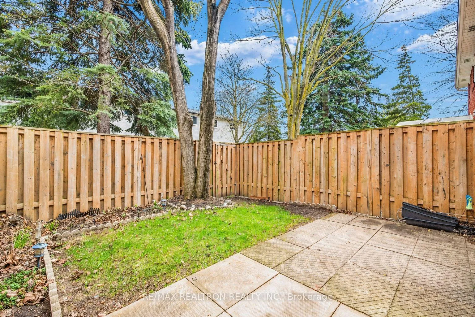 Photo 20 of 22 Porterfield Crescent, Markham, Aileen-Willowbrook — HOMEH