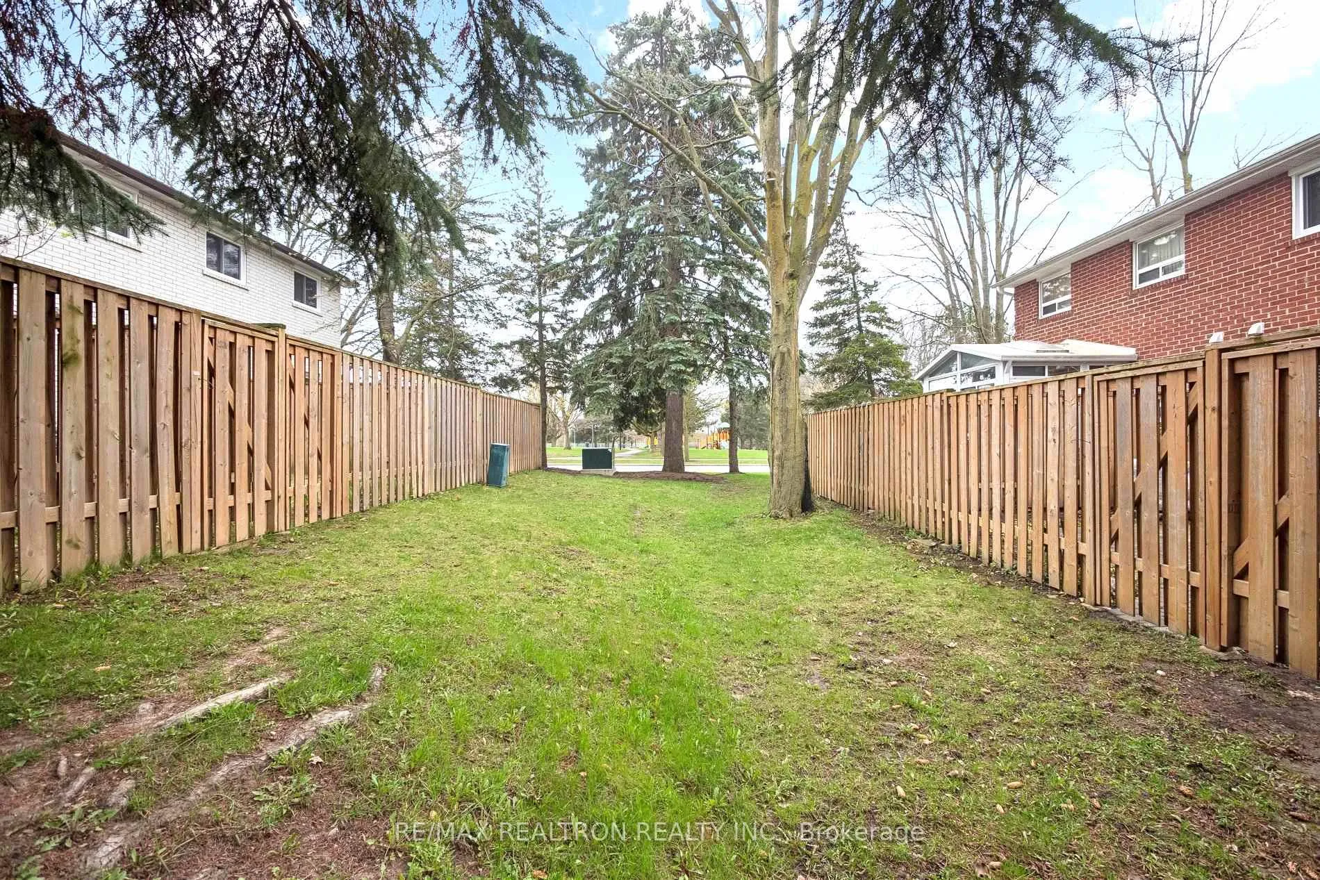 Photo 22 of 22 Porterfield Crescent, Markham, Aileen-Willowbrook — HOMEH