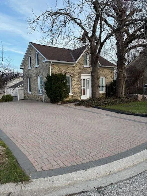 Front of 469 Princes Street S