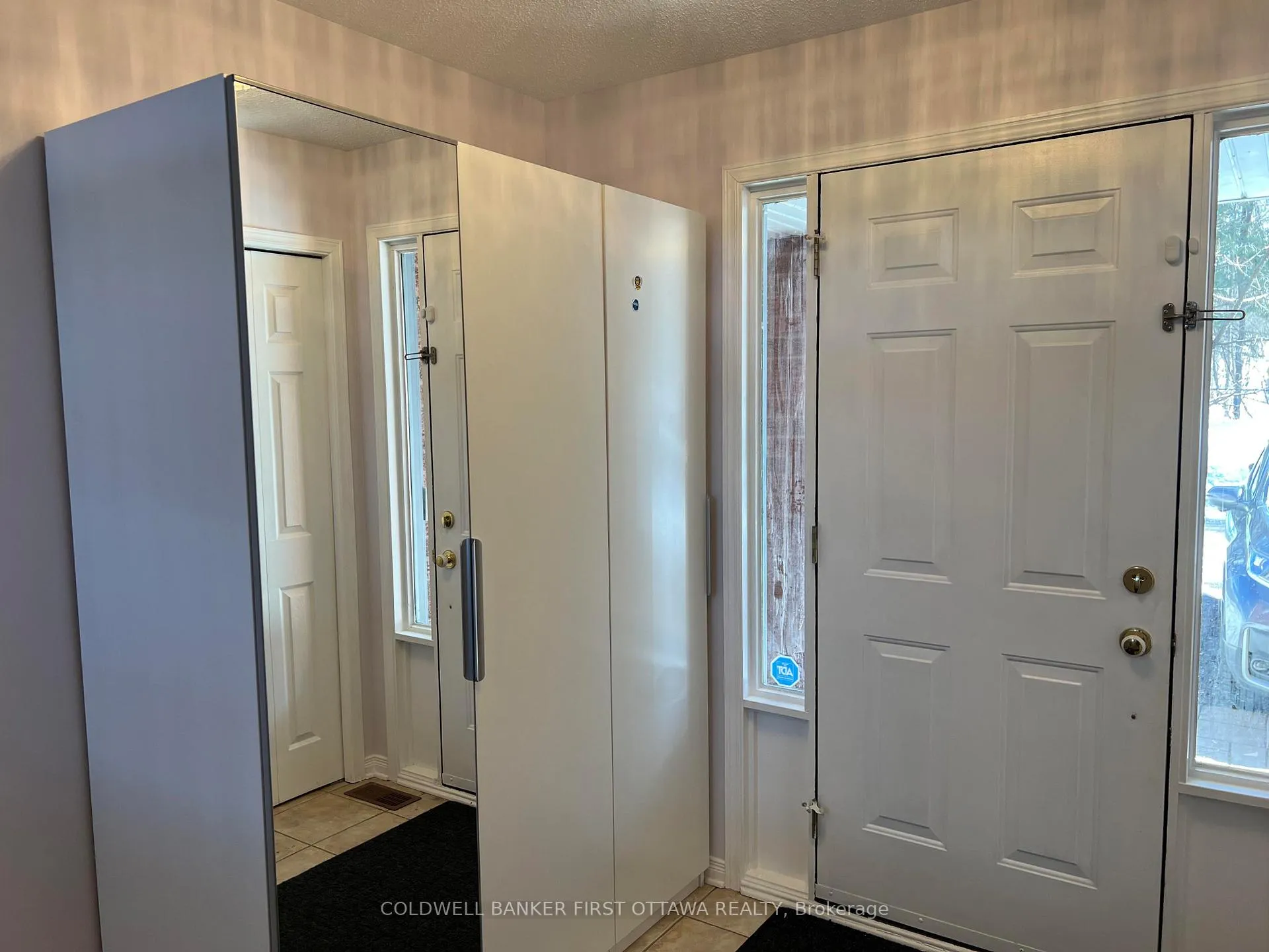 Photo 5 of 155 Gladeview Private, Ottawa, Upper Hunt Club — HOMEH