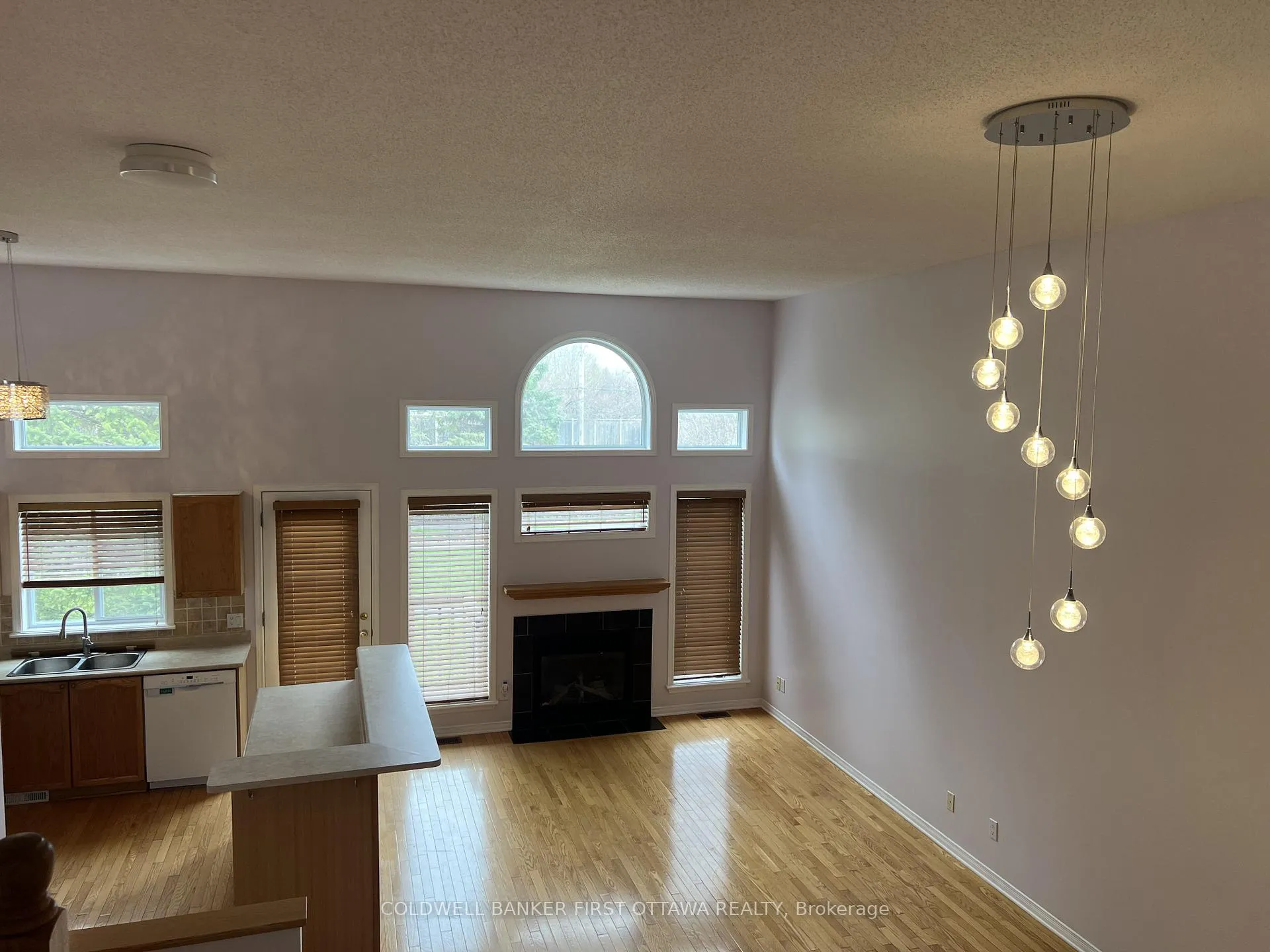 Photo 6 of 155 Gladeview Private, Ottawa, Upper Hunt Club — HOMEH