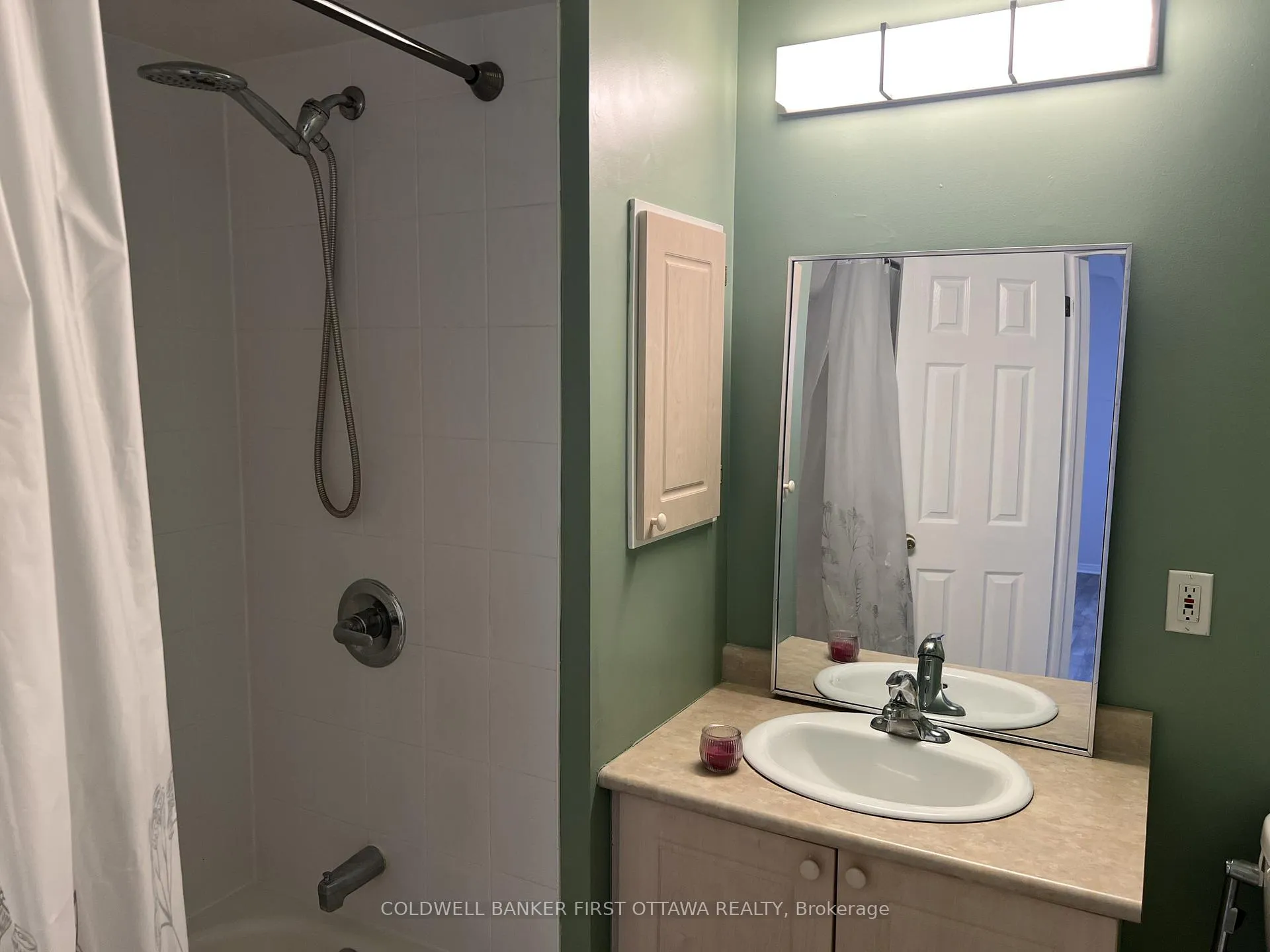 Photo 23 of 155 Gladeview Private, Ottawa, Upper Hunt Club — HOMEH